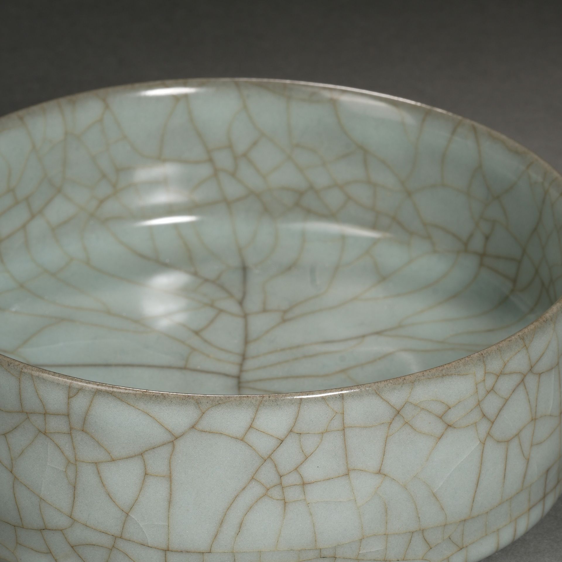 A Chinese Guan-ware Crackles Washer - Image 3 of 10