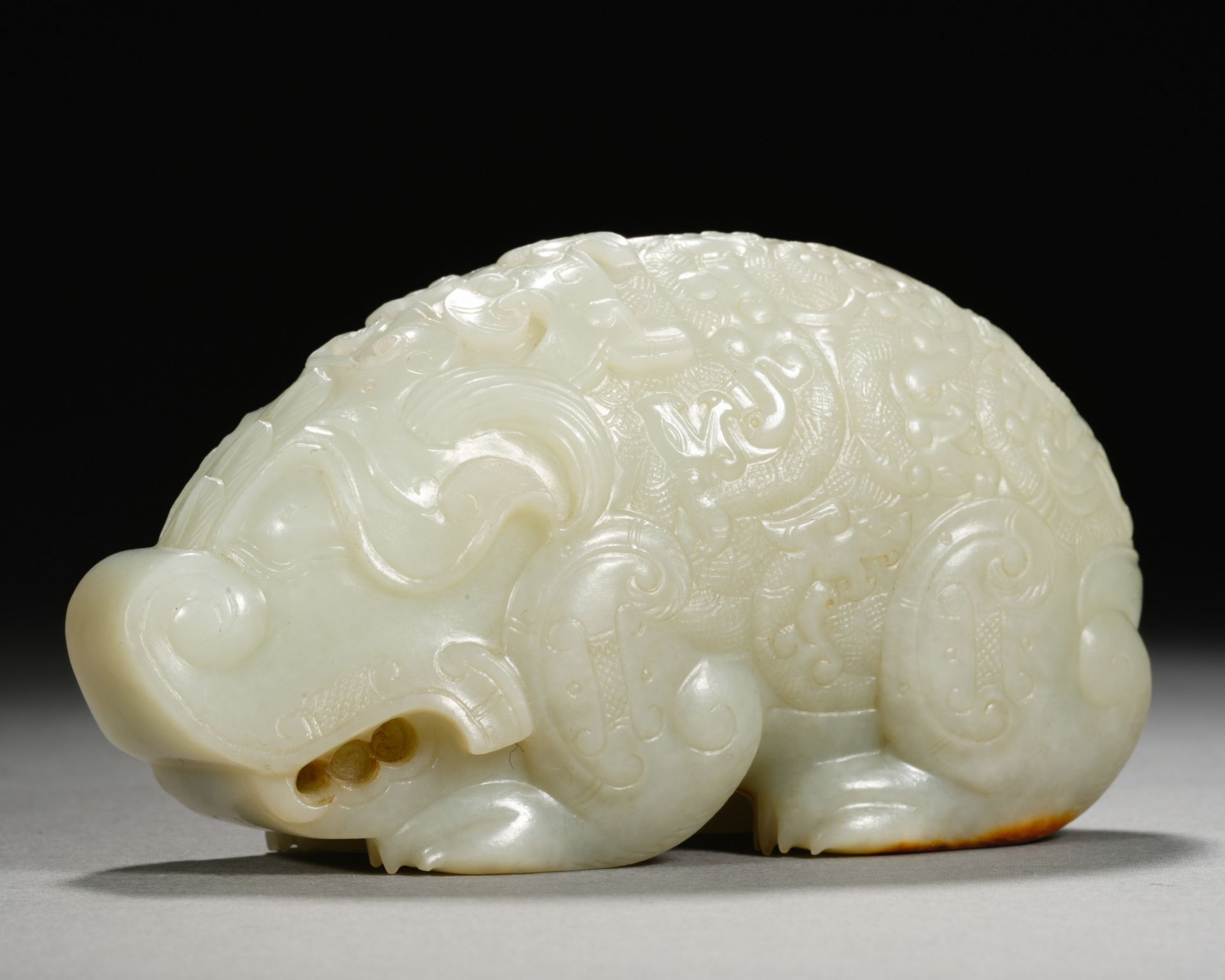 A Chinese Carved Jade Mythical Beast - Bild 2 aus 10