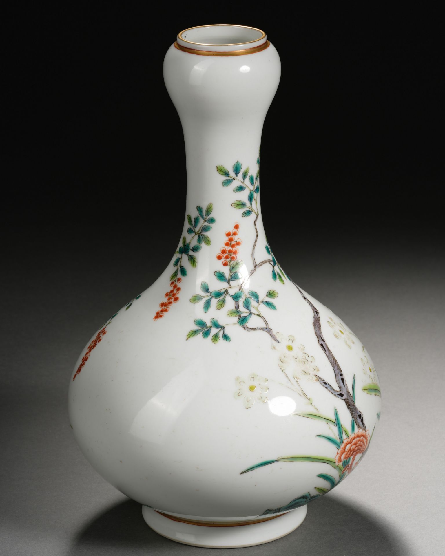 A Chinese Famille Rose Garlic Head Vase - Bild 8 aus 10