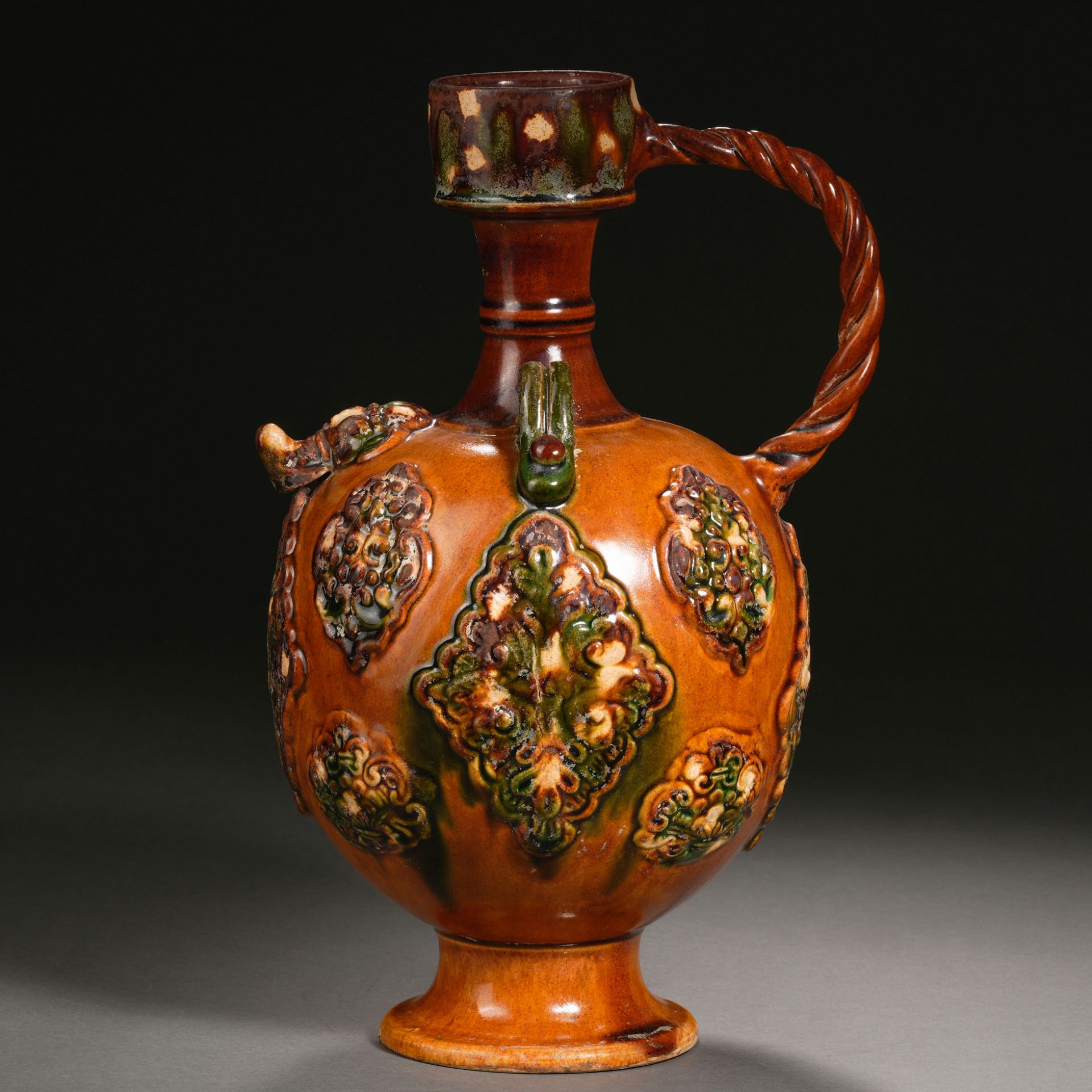 A Chinese Sancai Glaze Pottery Ewer - Image 2 of 13