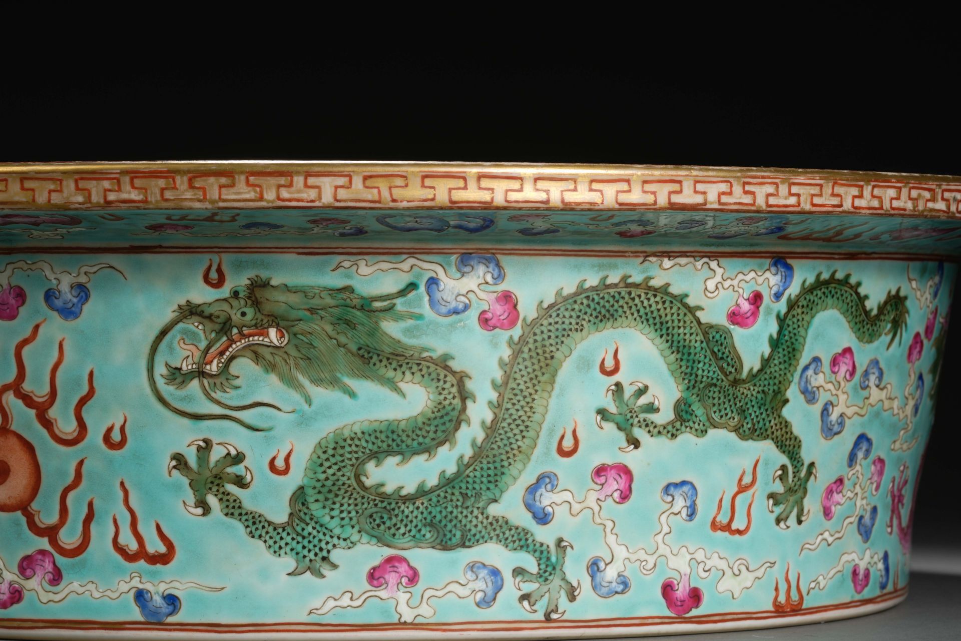 A Chinese Famille Rose Nine Dragons Basin - Bild 10 aus 16