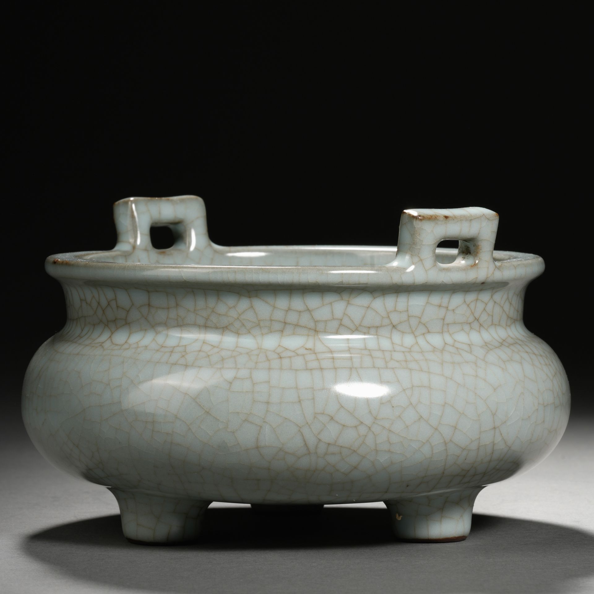 A Chinese Guan-ware Tripod Censer - Image 6 of 9