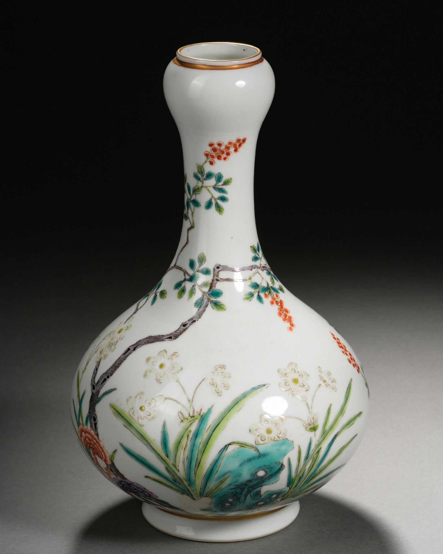 A Chinese Famille Rose Garlic Head Vase - Bild 5 aus 10