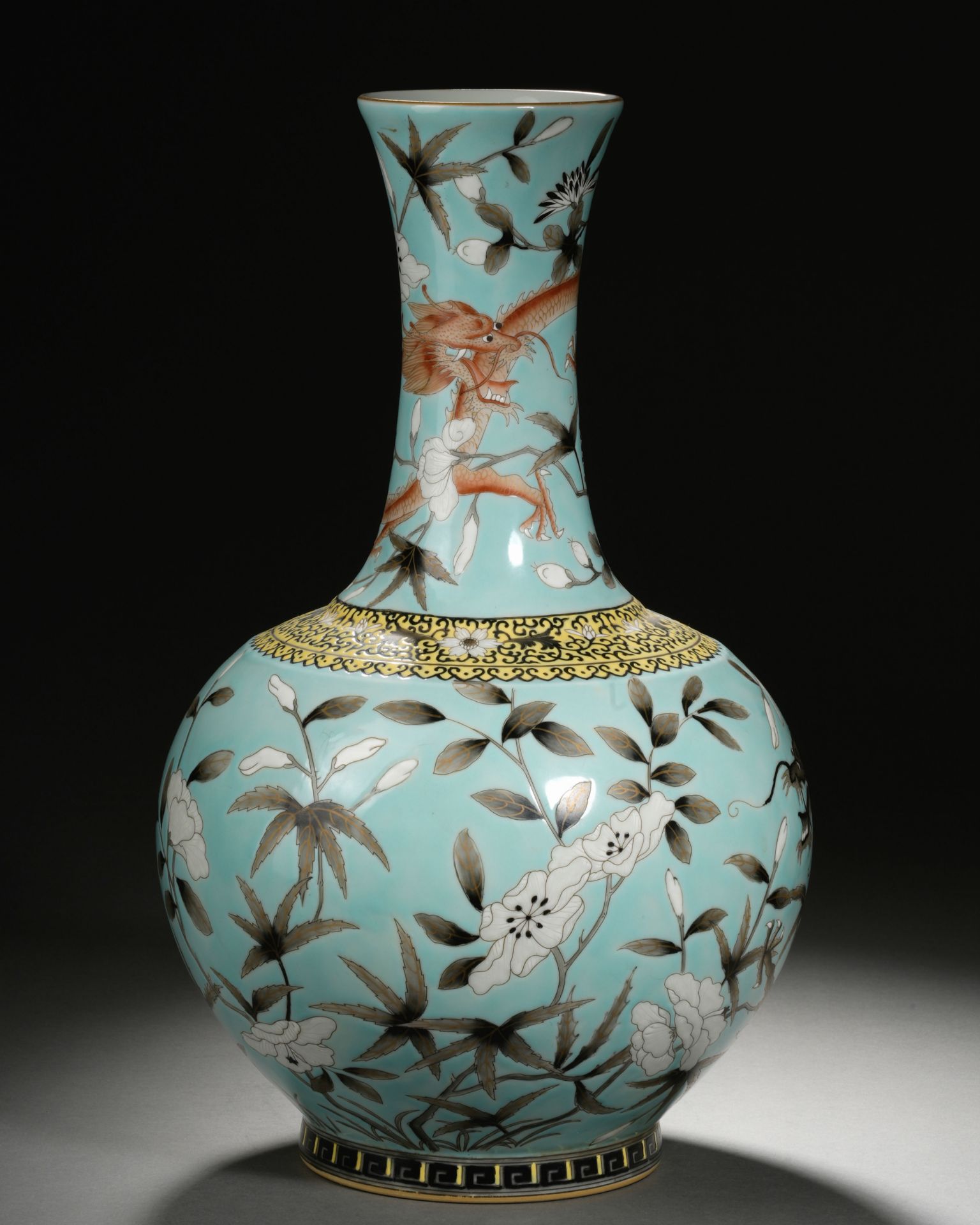 A Chinese Turquoise Ground and Grisaille Glaze Decorative Vase - Image 7 of 12