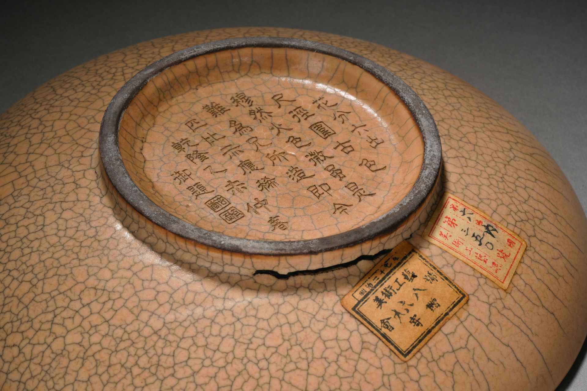 A Chinese Ge-ware Plate - Bild 7 aus 8