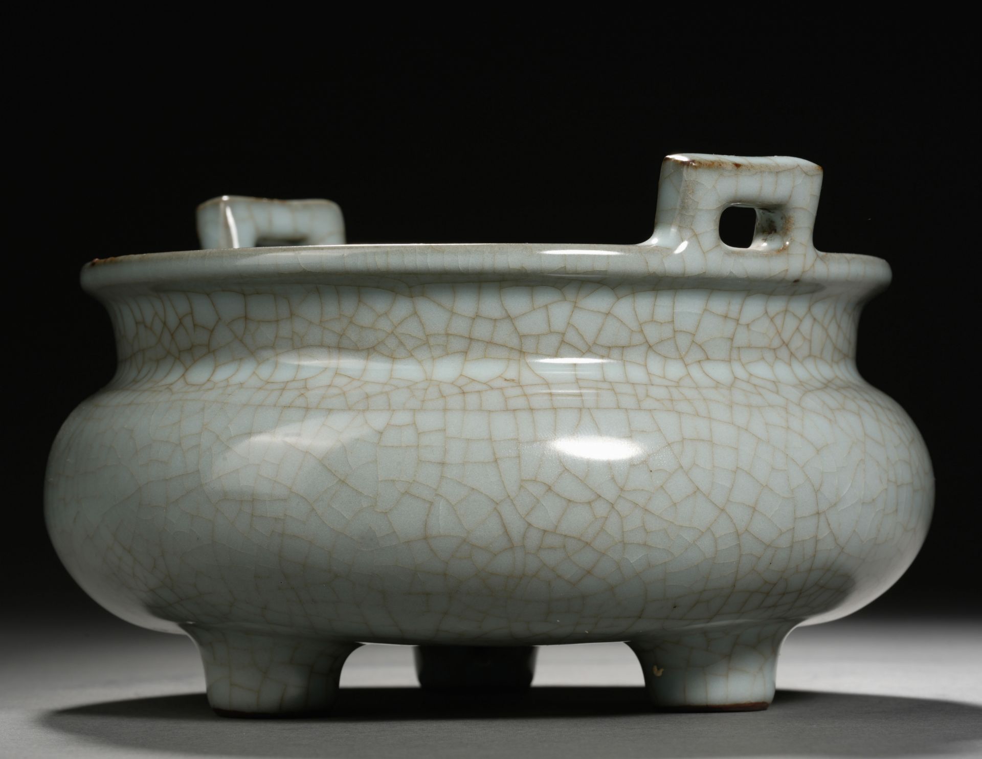A Chinese Guan-ware Tripod Censer - Image 5 of 9