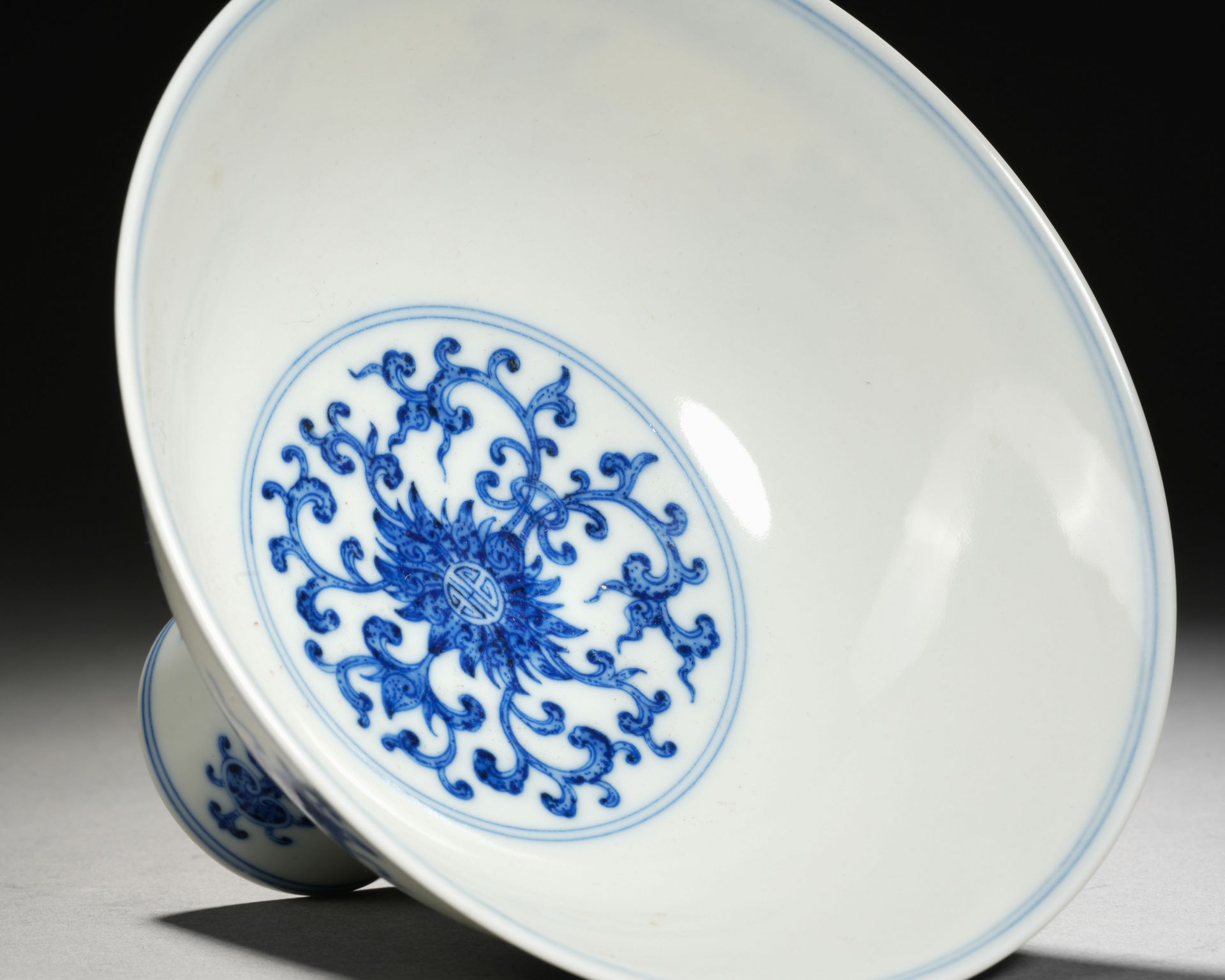 A Chinese Blue and White Steam Bowl - Bild 7 aus 9