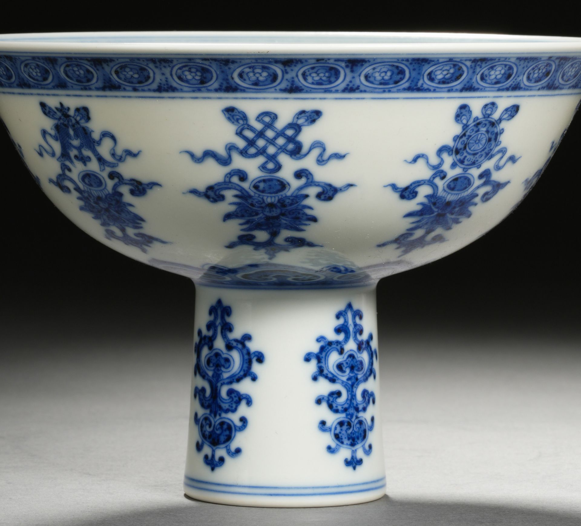 A Chinese Blue and White Steam Bowl - Bild 3 aus 9