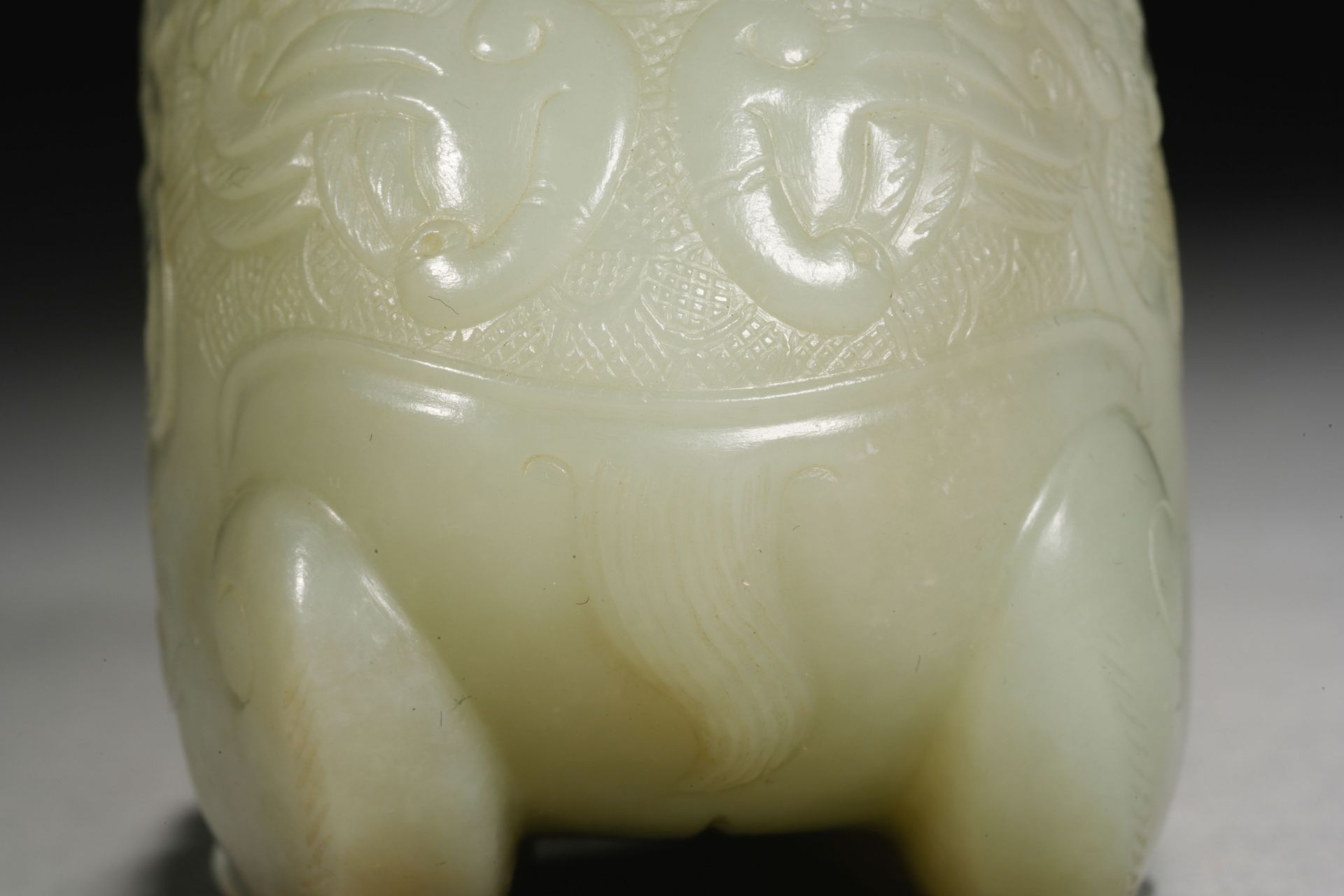 A Chinese Carved Jade Mythical Beast - Bild 9 aus 10