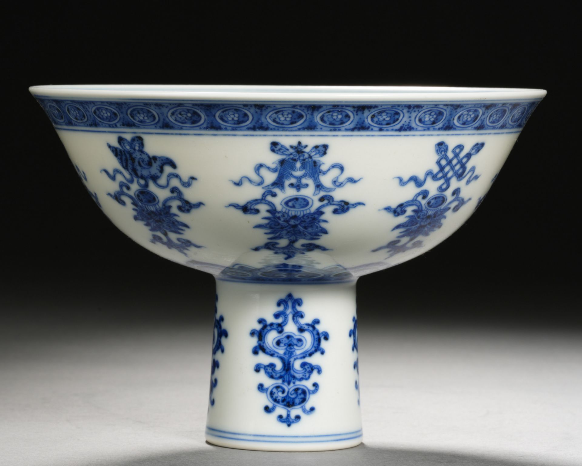 A Chinese Blue and White Steam Bowl - Bild 2 aus 9