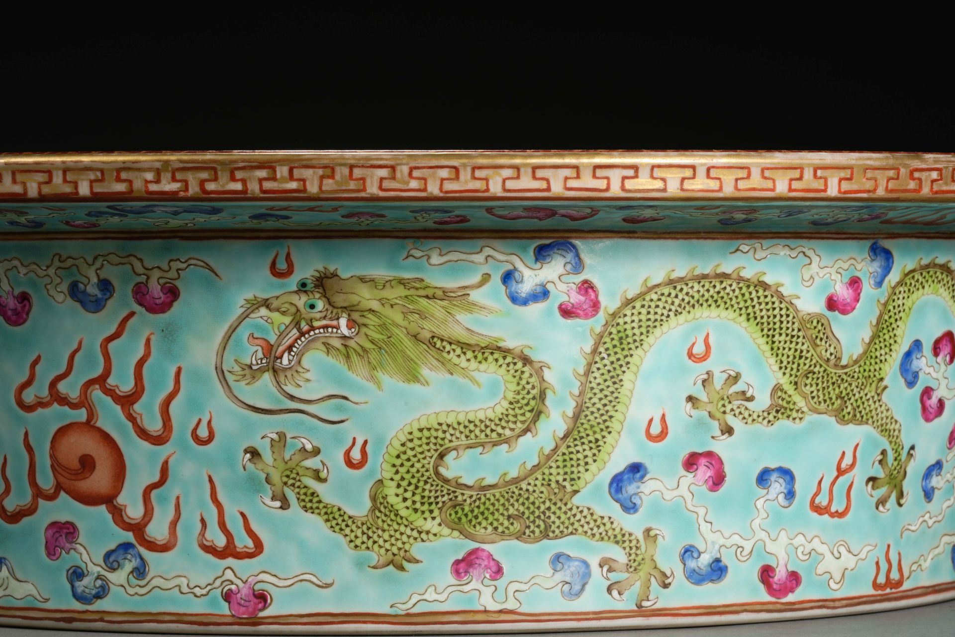 A Chinese Famille Rose Nine Dragons Basin - Bild 12 aus 16