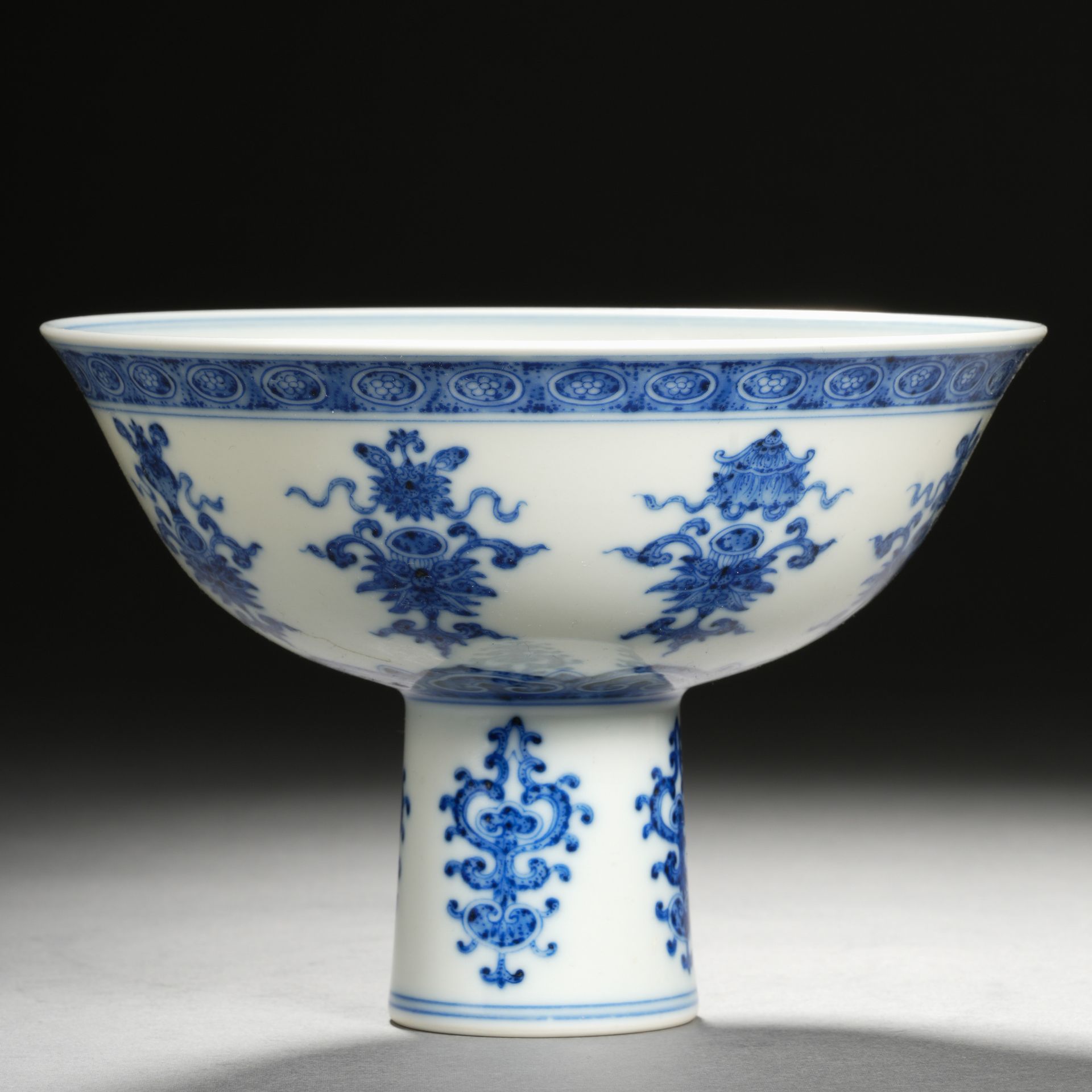 A Chinese Blue and White Steam Bowl - Bild 6 aus 9