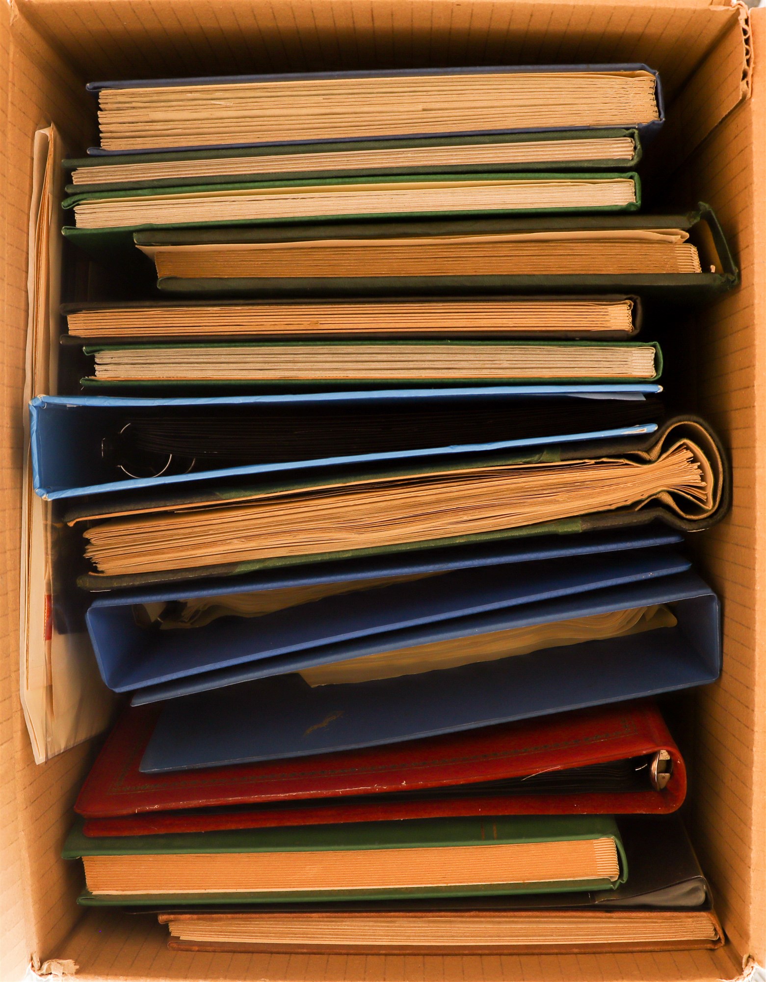 GREAT BRITAIN SORTER BOX. 20 albums, stockbooks, folders, album pages, stamps on and off paper. - Image 17 of 18