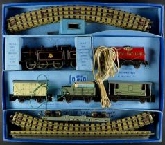 HORNBY DUBLO EDG7 '00' GOODS TRAIN SET with a range of equipment. Includes power control unit (