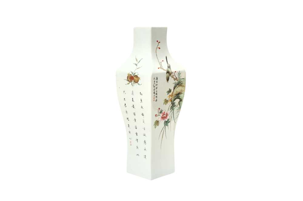 A CHINESE FAMILLE-ROSE 'BIRD AND FLOWERS' VASE 二十世紀 粉彩花鳥圖紋瓶 - Image 2 of 14