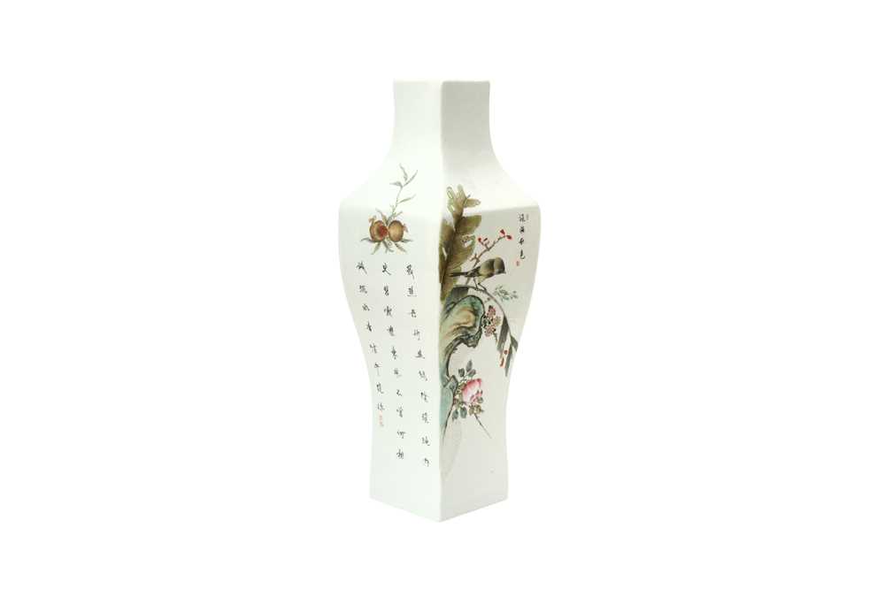 A CHINESE FAMILLE-ROSE 'BIRD AND FLOWERS' VASE 二十世紀 粉彩花鳥圖紋瓶