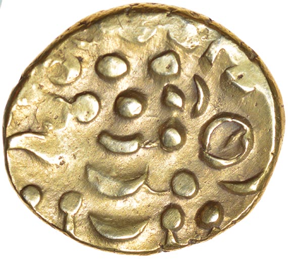 Great Waltham Curved Neck. Catuvellauni. c.75-65 BC. Celtic gold stater. 18-20mm. 6.43g. - Image 2 of 2