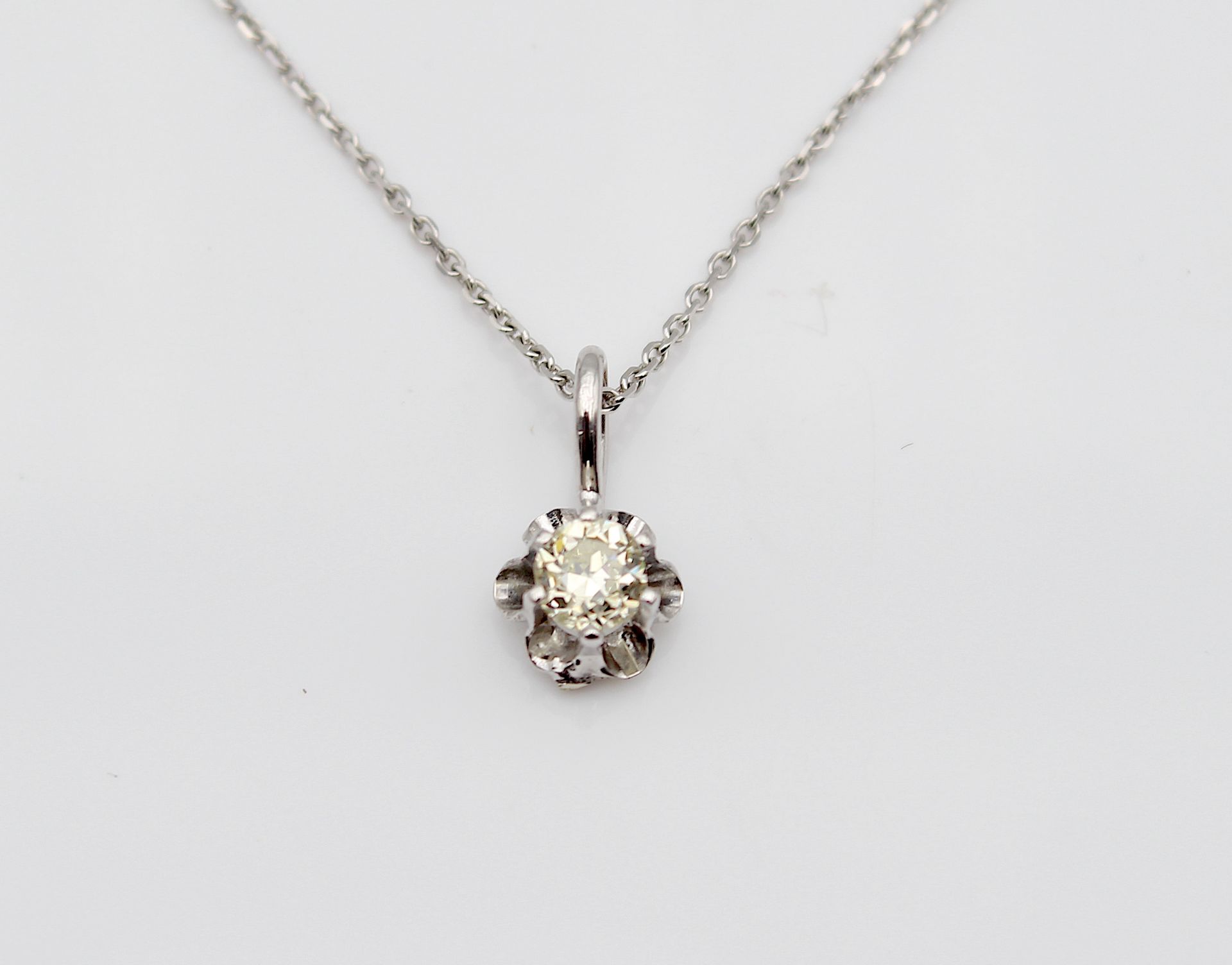 Kette mit Anhänger und 1 Diamant ca. 0,38 ct - Bild 2 aus 3