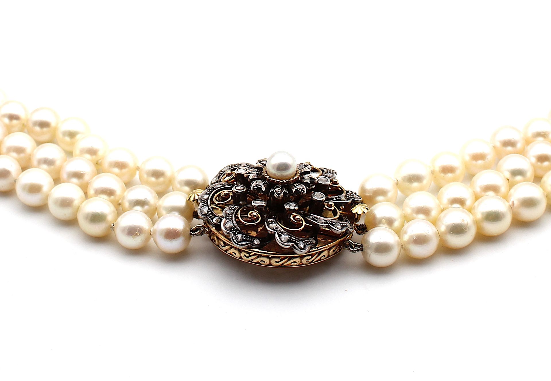 Vintage cultured pearl necklace with large gold lock with diamonds - Image 4 of 6