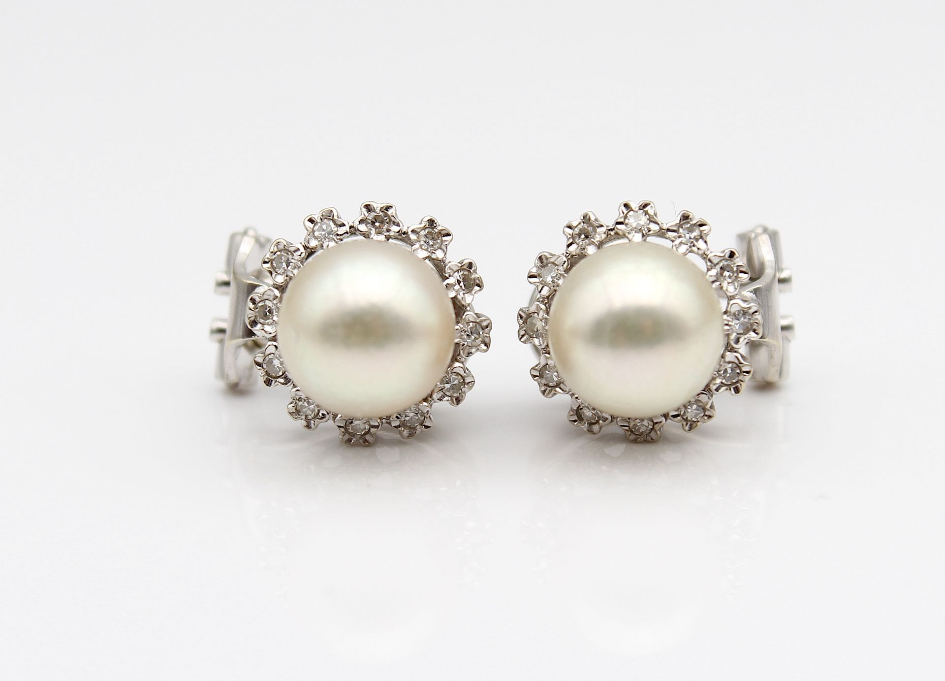 Great vintage earclips with cultured pearl and diamonds - Image 3 of 4