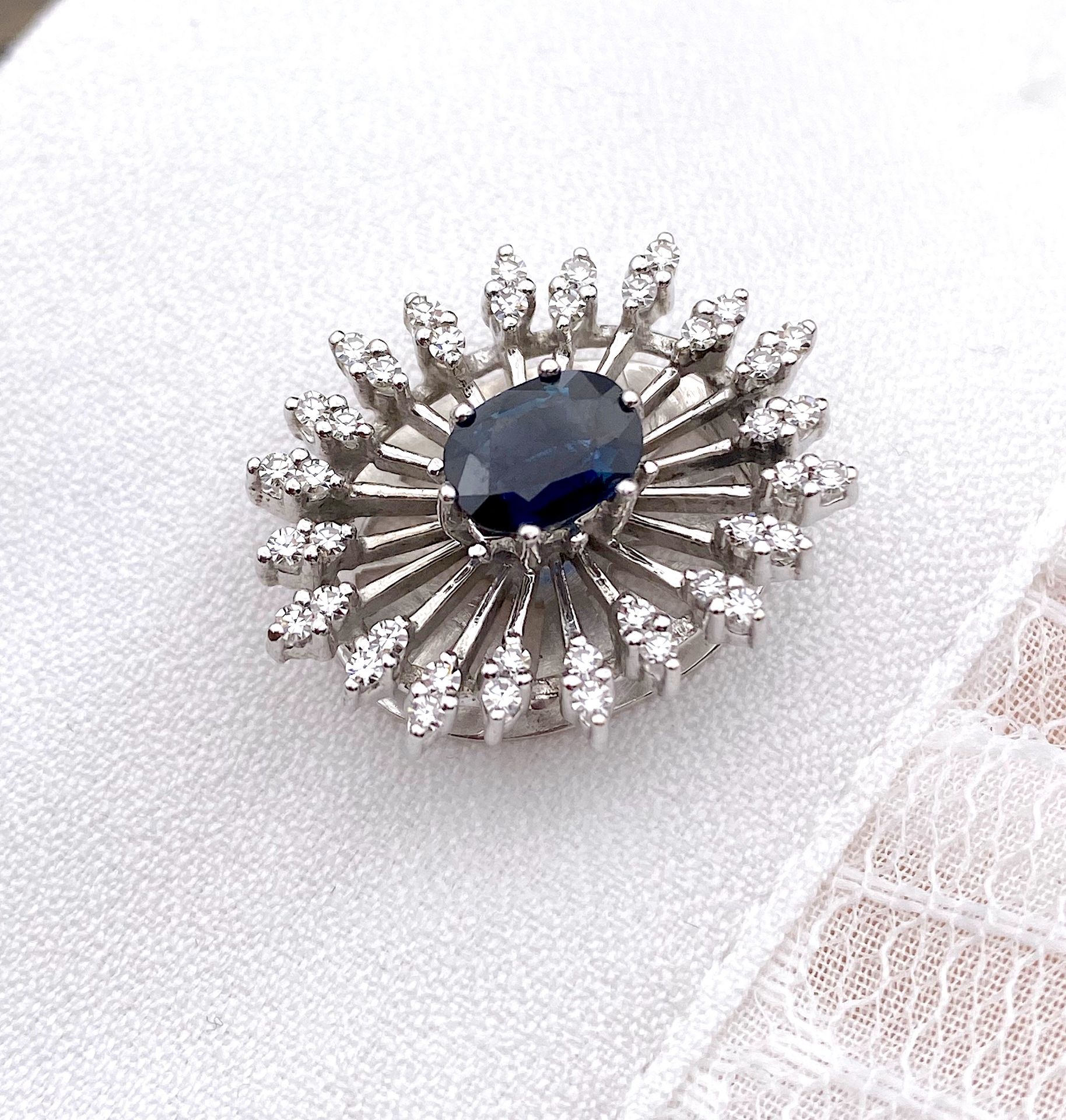 Pendant with one sapphire and diamonds, total ca. 0.40 ct. - Image 3 of 5