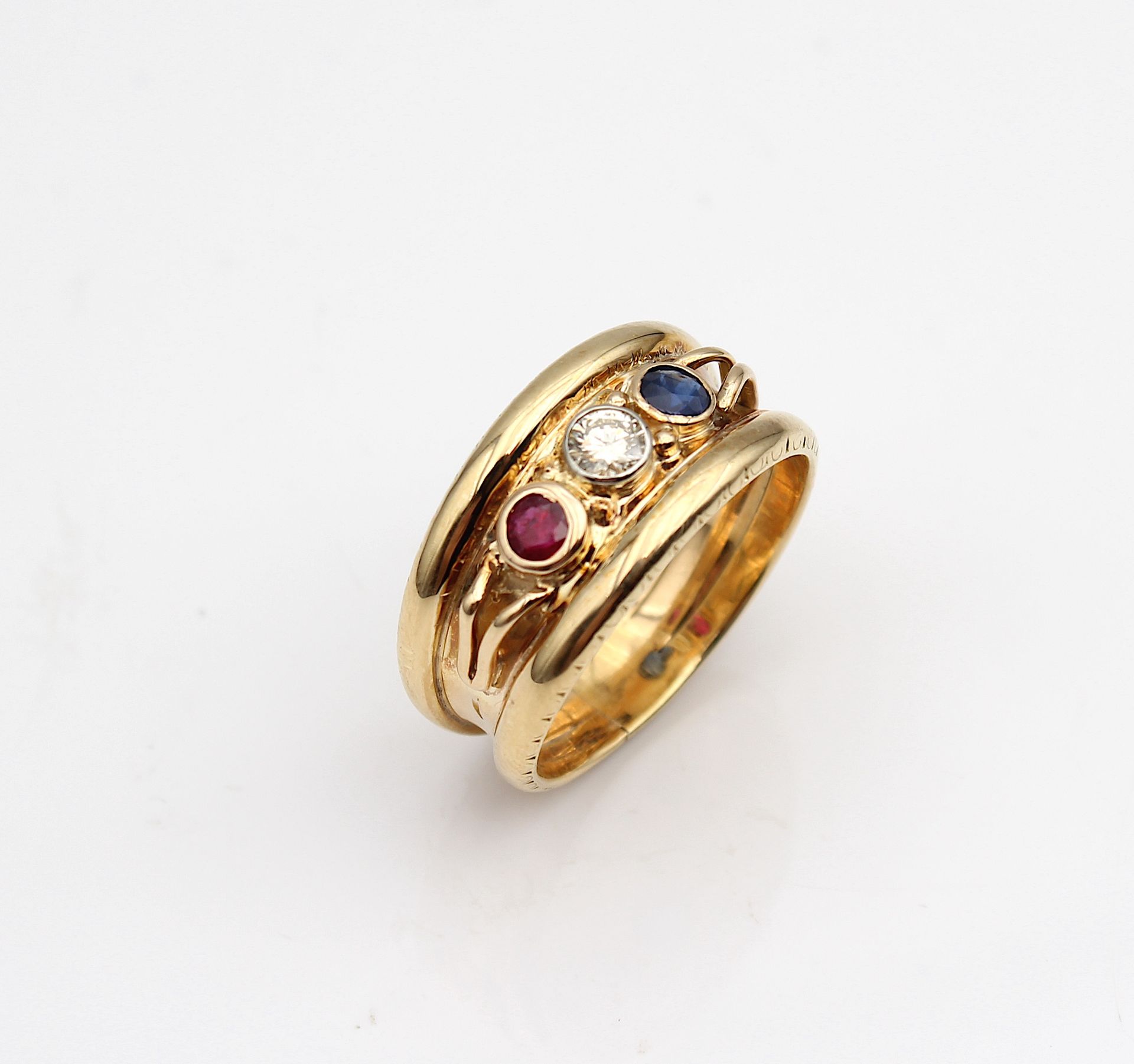 Pretty wide ring with sapphire, ruby and brilliant - Image 2 of 4