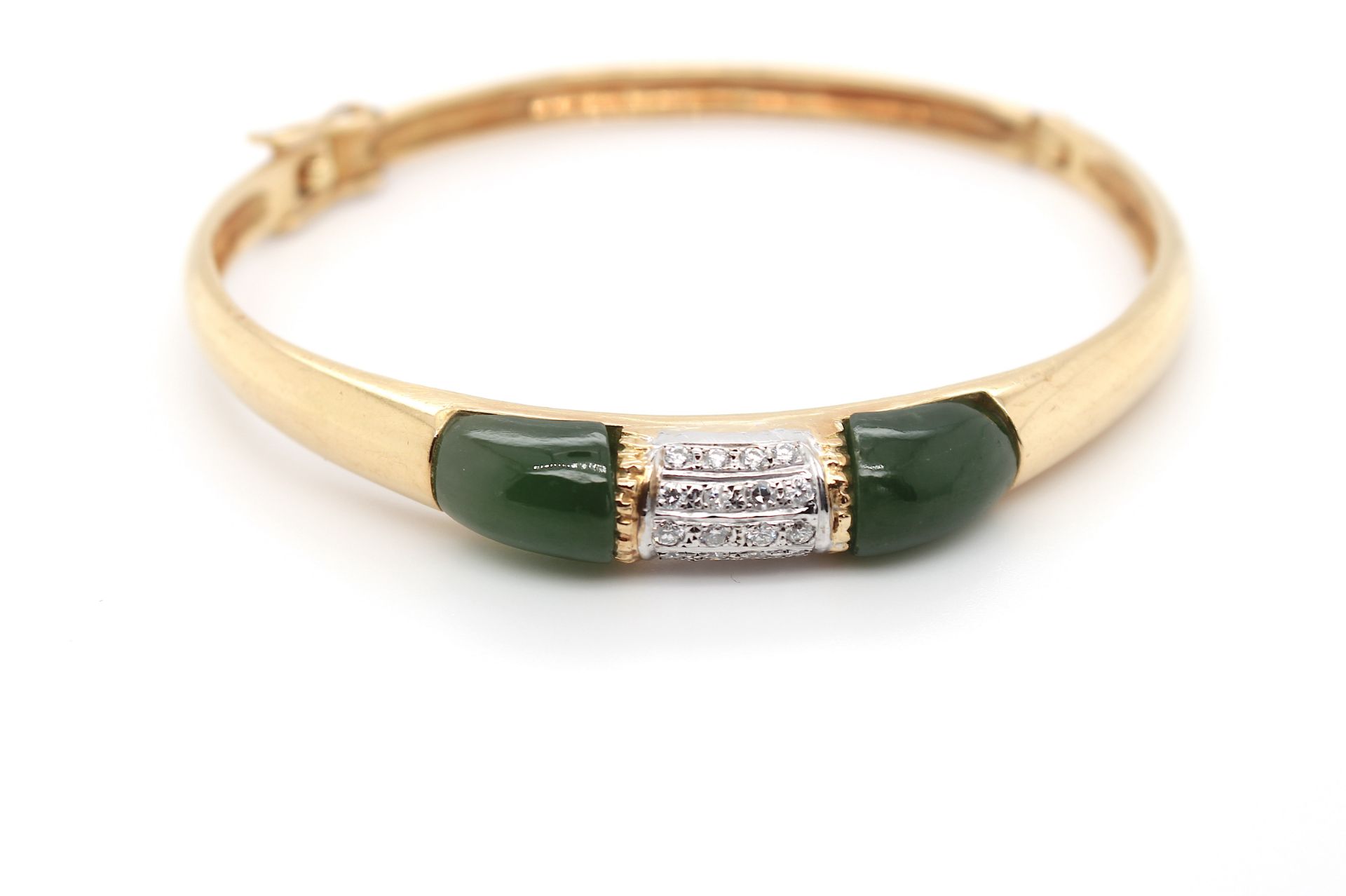 Armband mit Jade und Brillanten, ges. ca. 0,30 ct