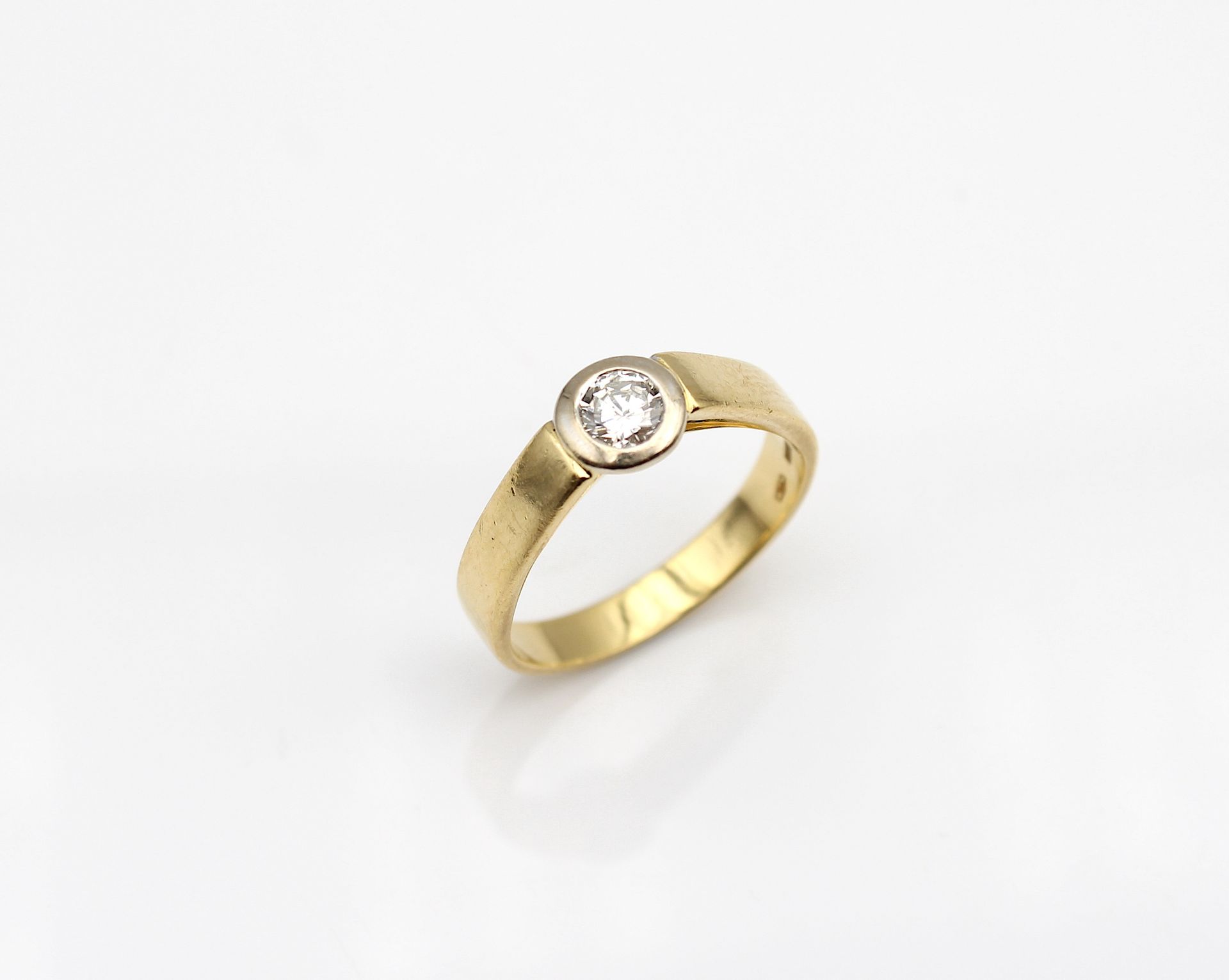 Simple ring with a brilliant - Image 2 of 3