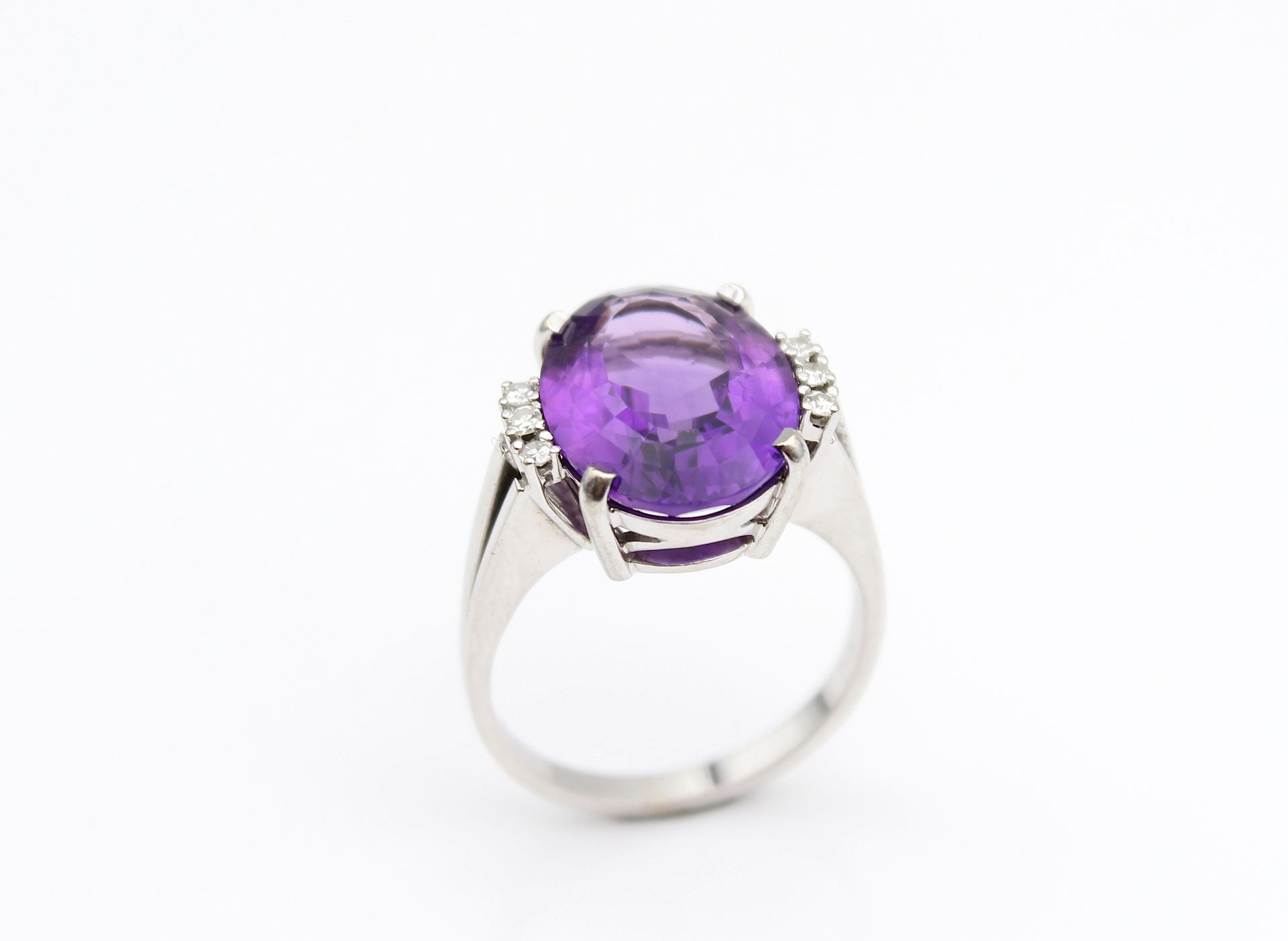 Elegant amethyst ring with diamonds - Image 2 of 5