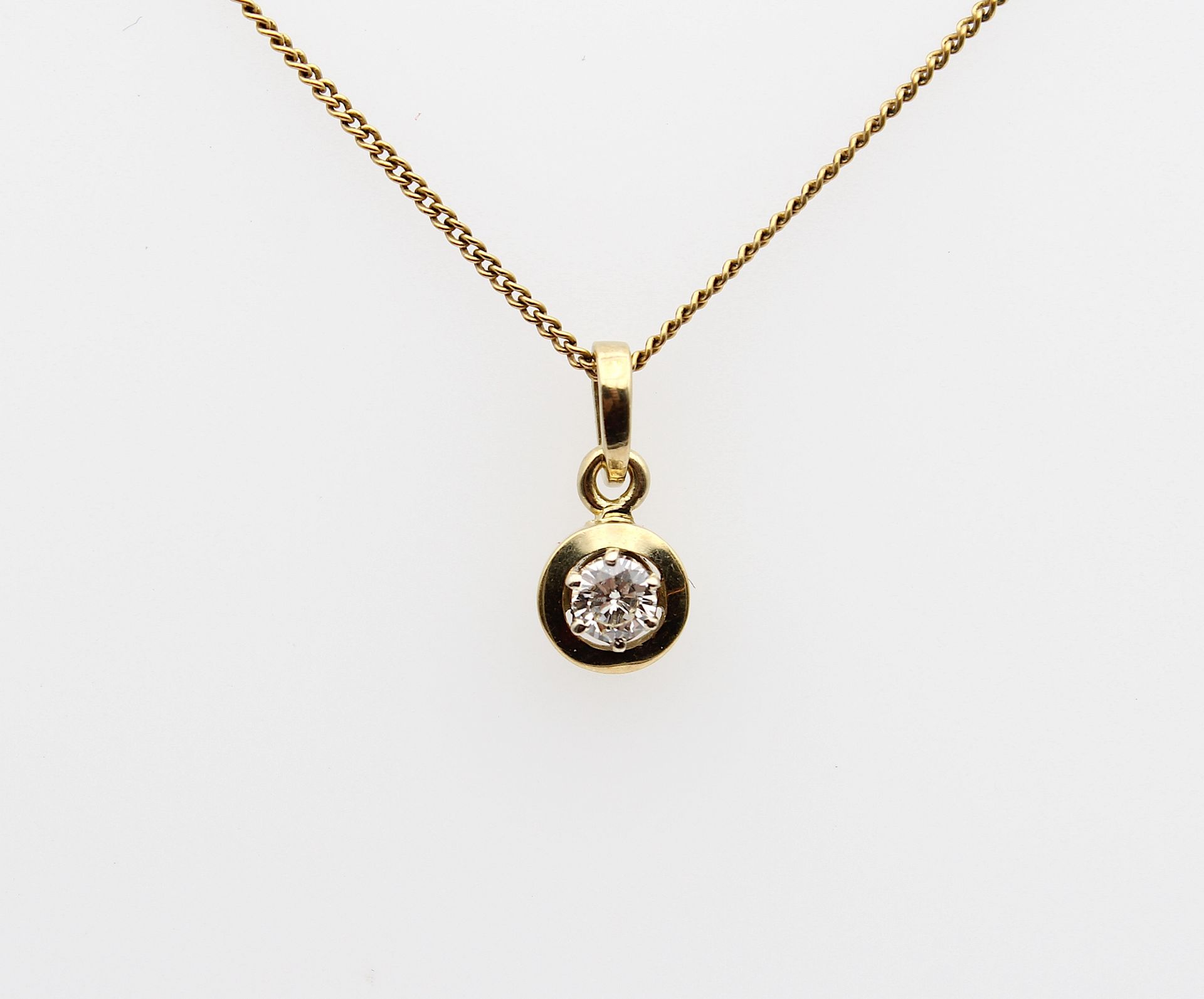 Chain with brilliant pendant