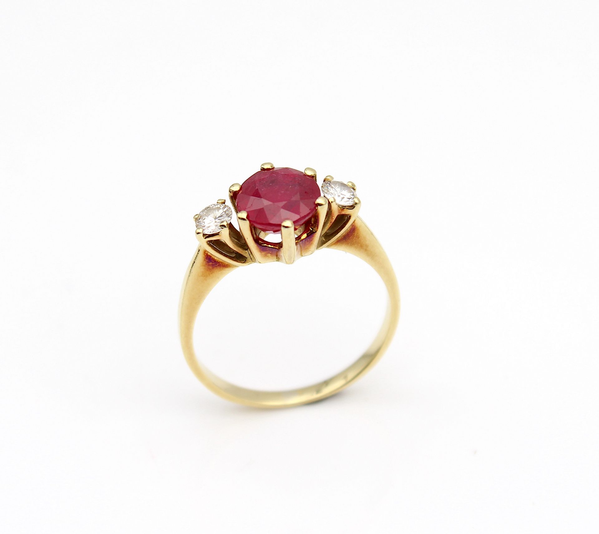 Beautiful ruby ring with brilliants