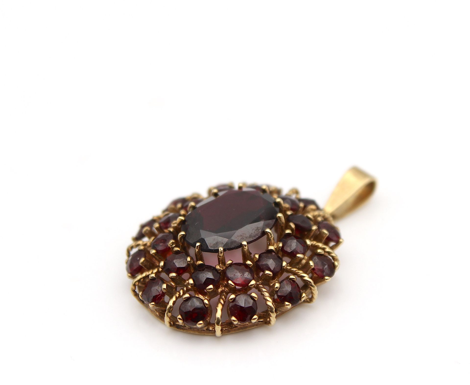 Pretty pendant with garnet - Image 2 of 4