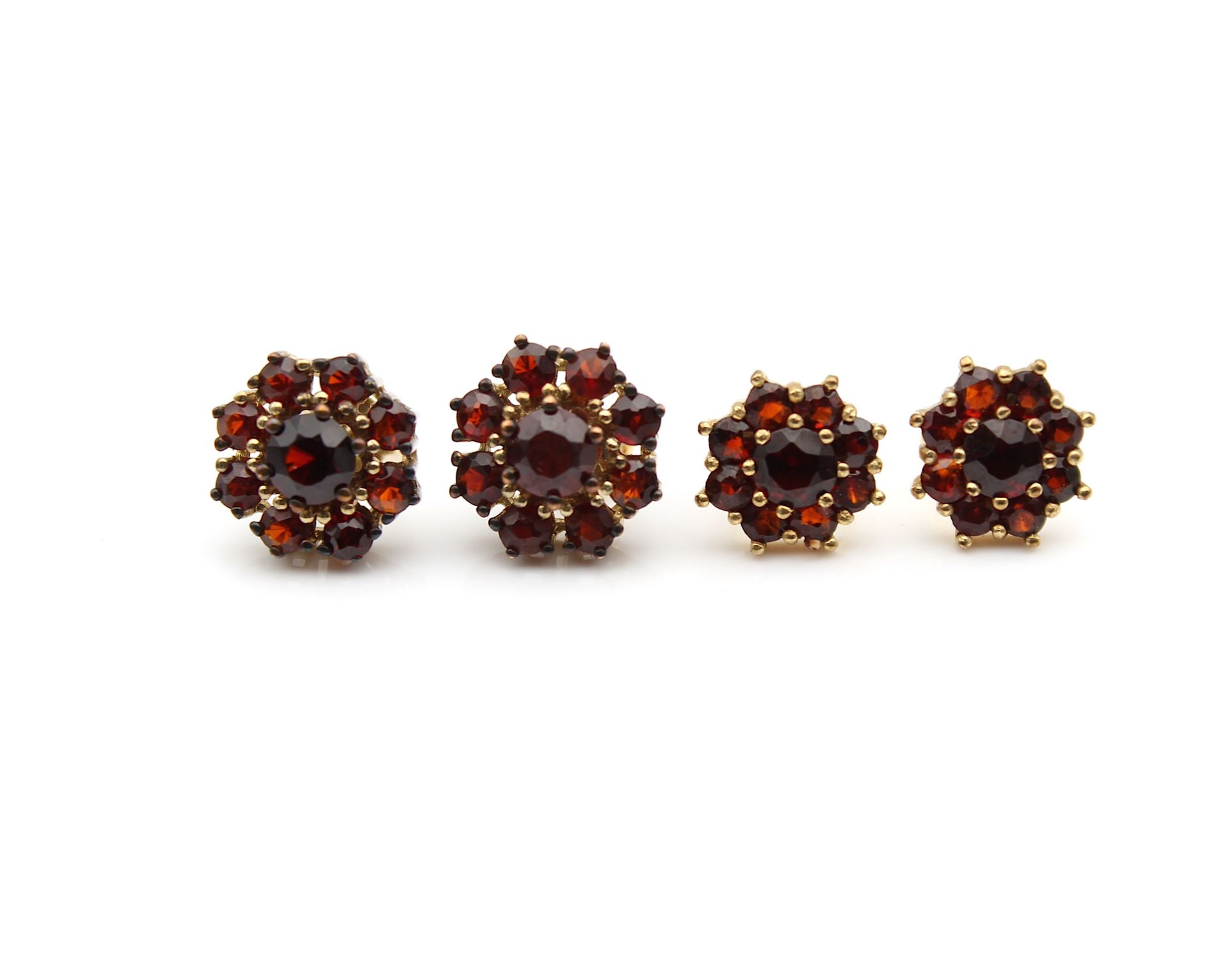 2 pairs of stud earrings with garnets - Image 2 of 3