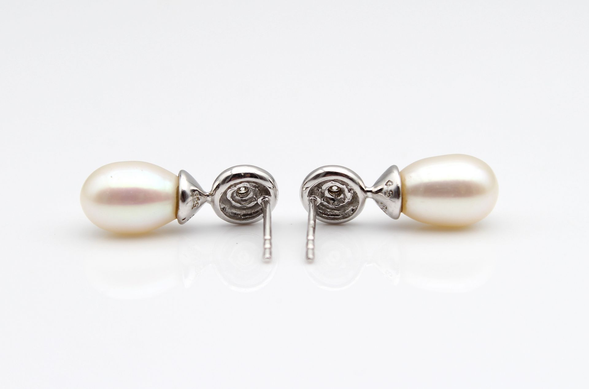 Elegante Ohrstecker mit Perlen und Brillanten - Bild 3 aus 3