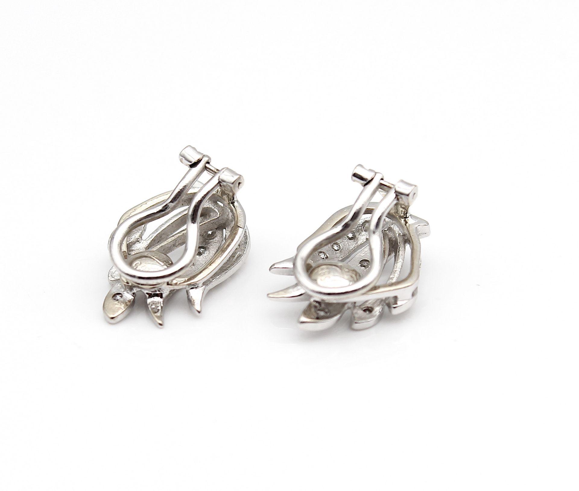 Pretty pair of ear clips with diamonds - Image 4 of 4