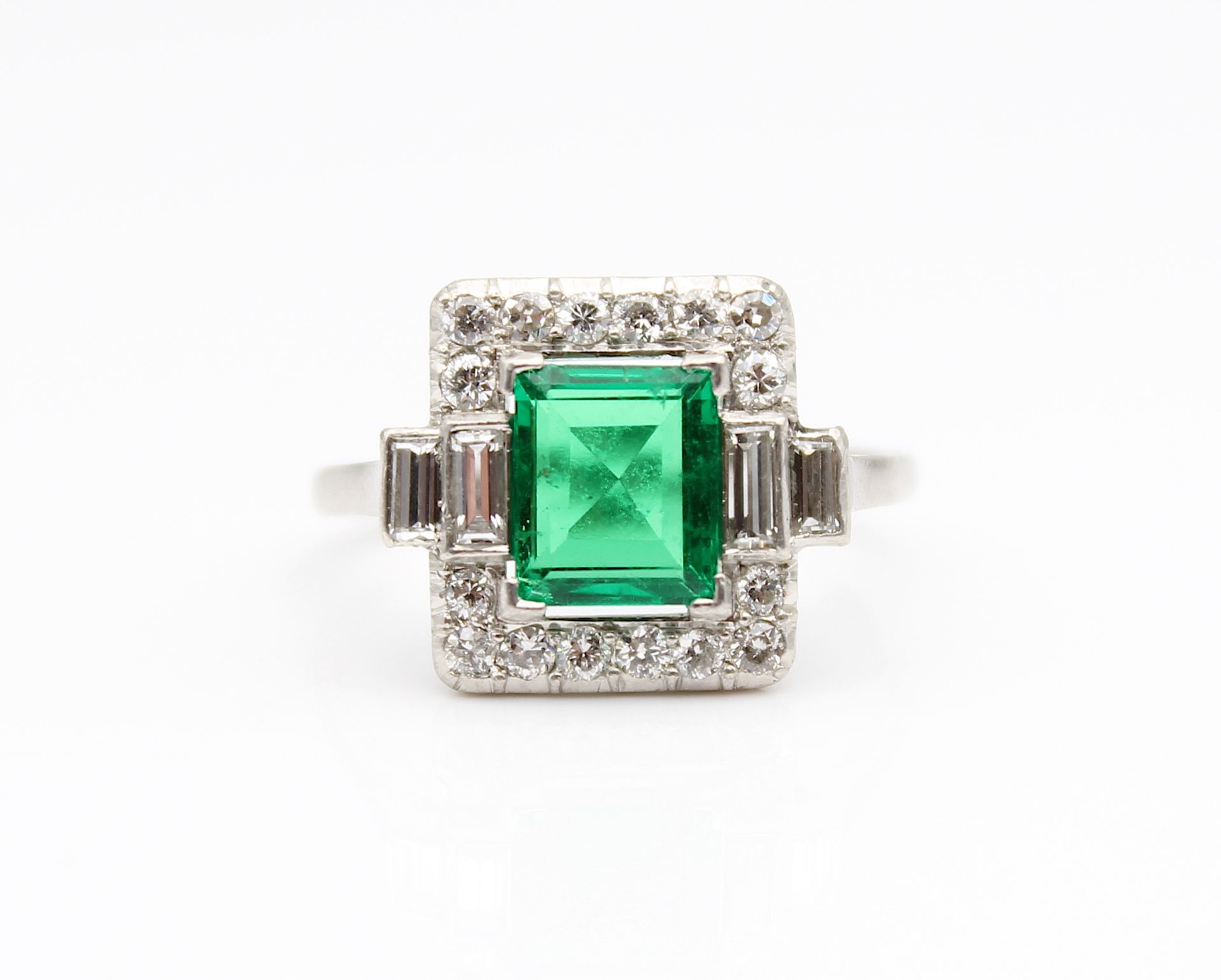 Platinum ring with an emerald and diamonds