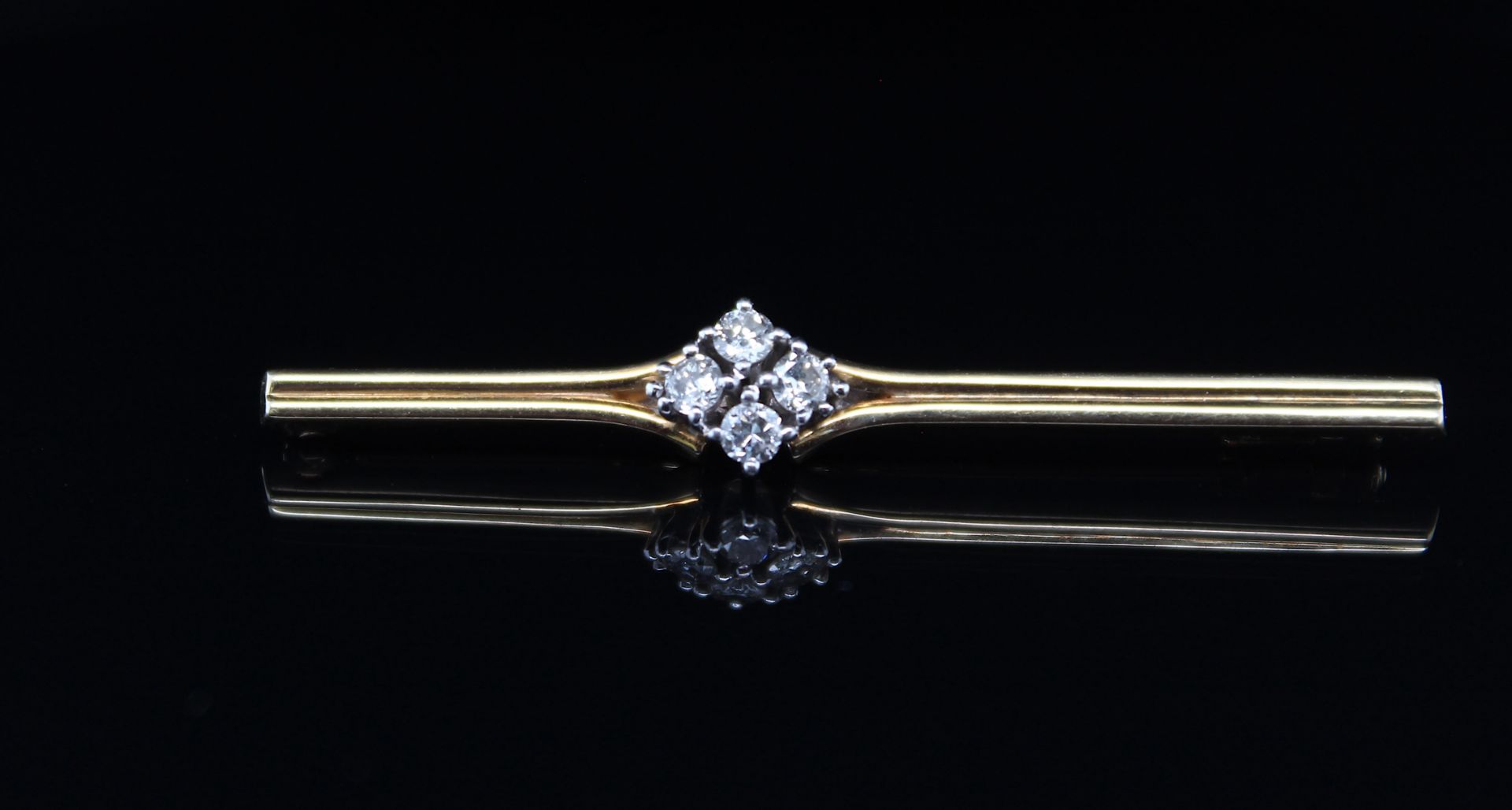 Rod brooch with a total of ca. 0.26 ct diamonds