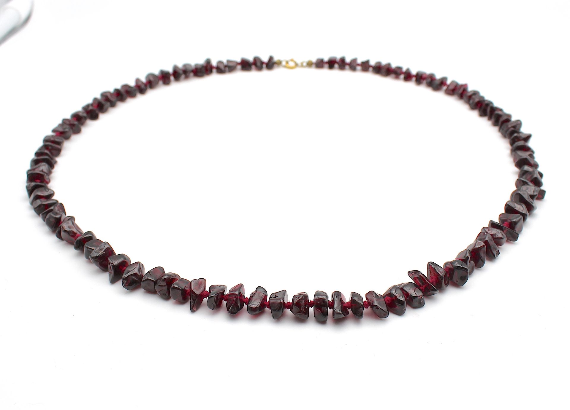 Great plain garnet necklace - Image 2 of 3