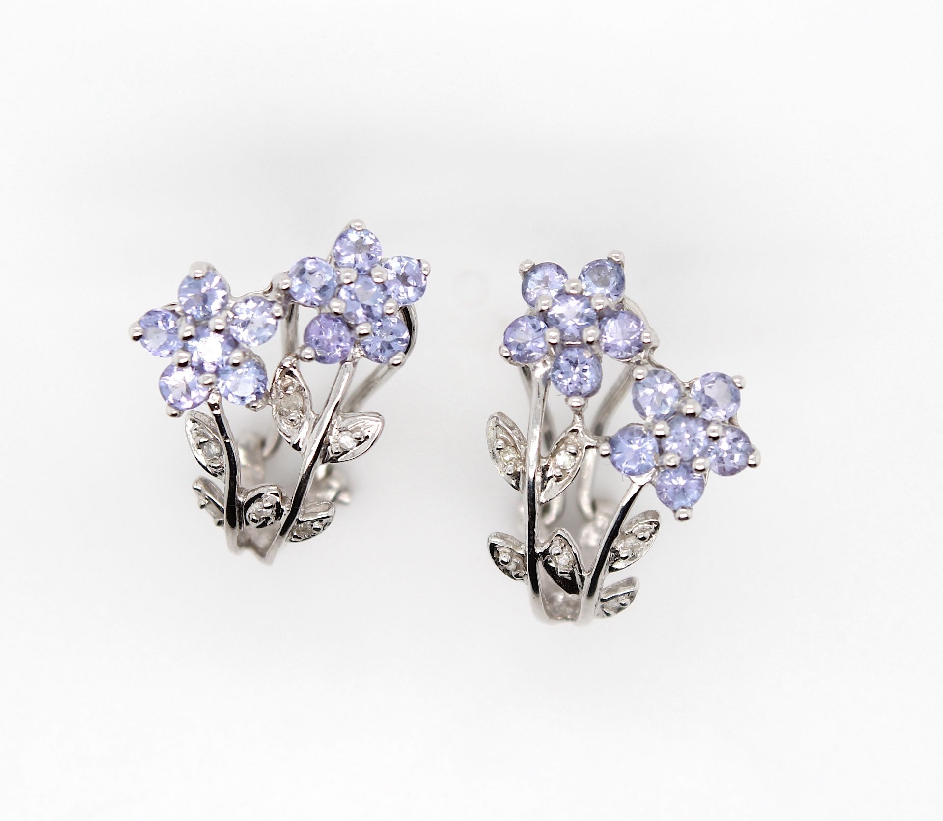 Stud earrings and a pendant with tanzanites and diamonds - Image 2 of 5