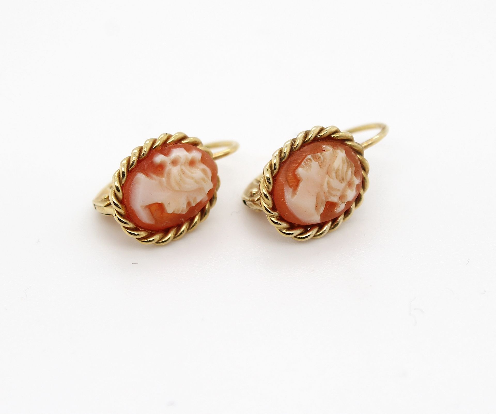 1 ring and a pair of earrings with shell gemstones - Image 4 of 5