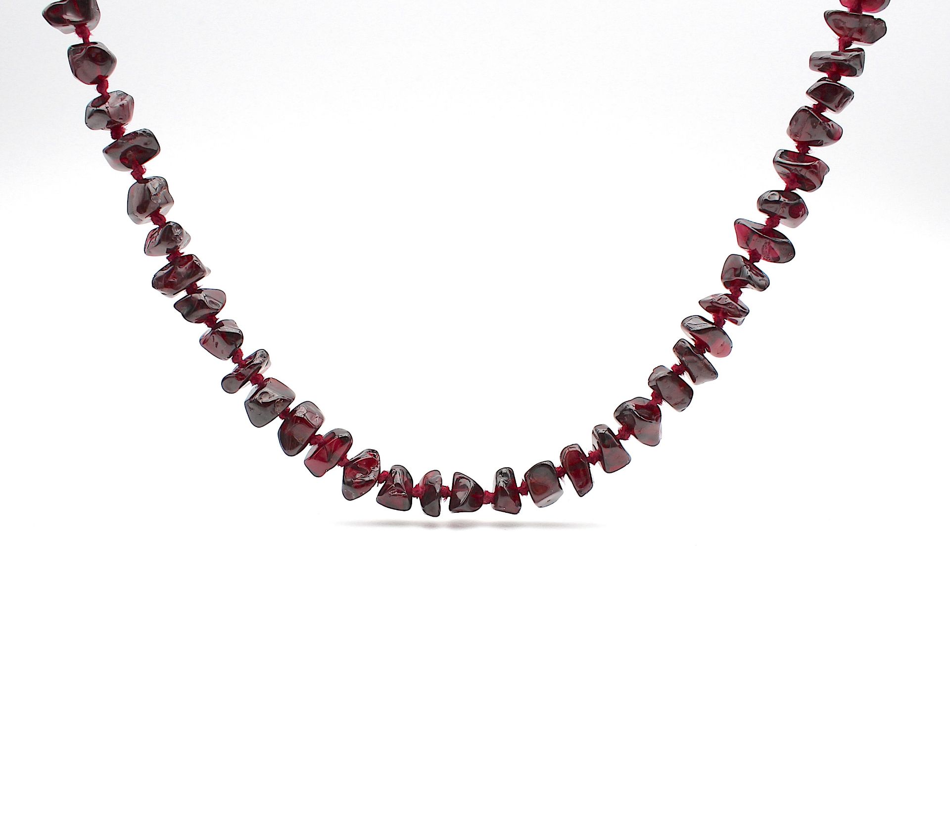 Great plain garnet necklace - Image 3 of 3