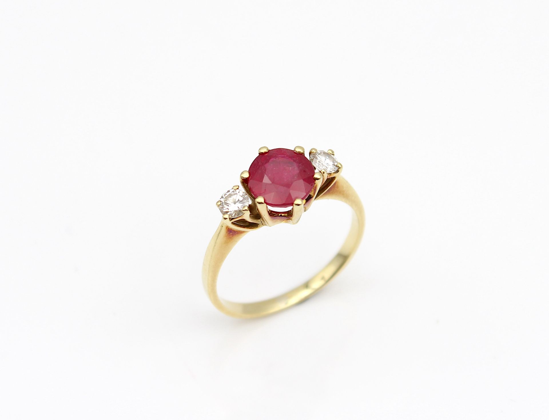 Beautiful ruby ring with brilliants - Image 2 of 3