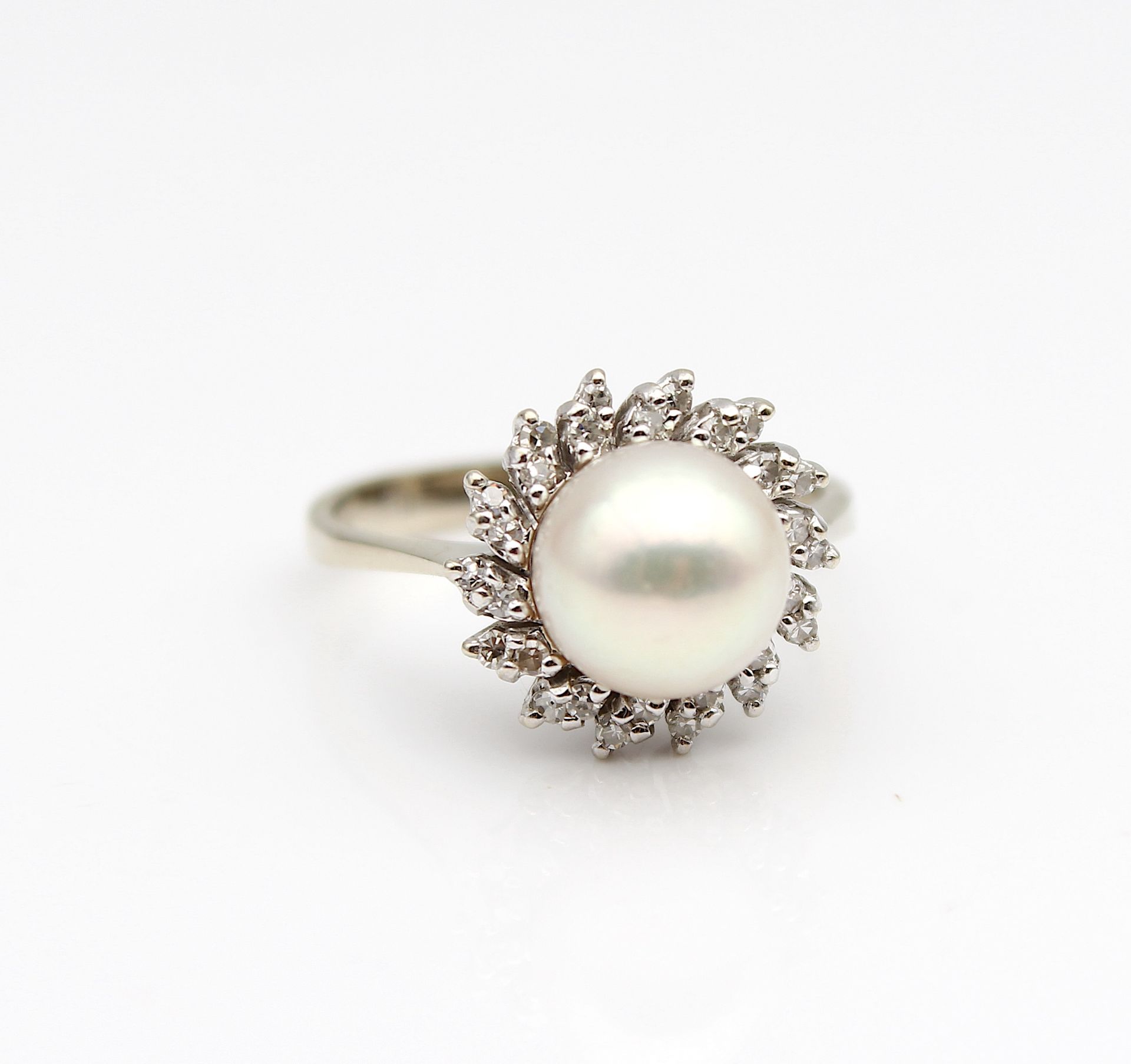 Vintage ring with cultured pearl and diamonds