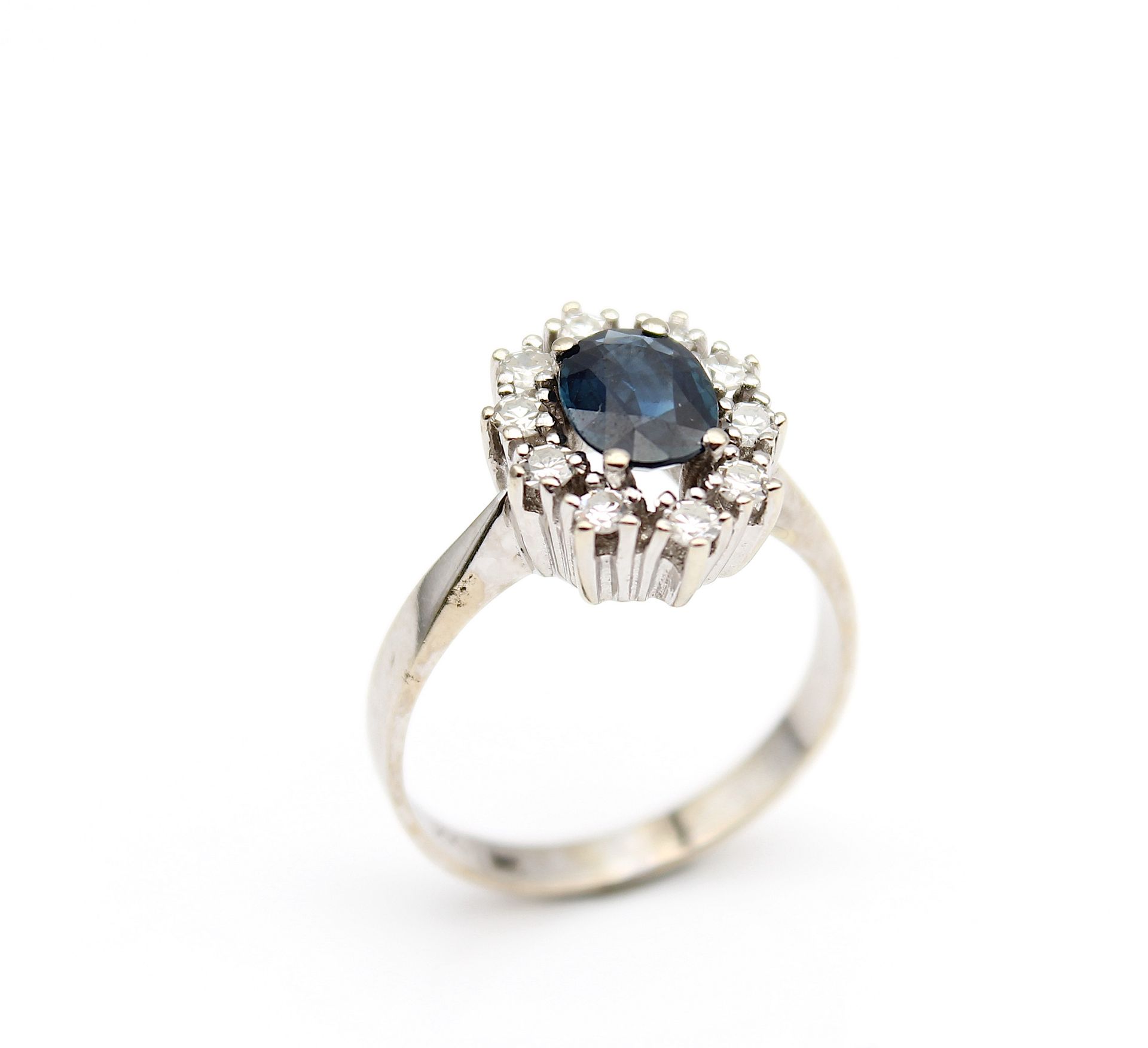 Classic sapphire ring with diamonds - Image 4 of 4