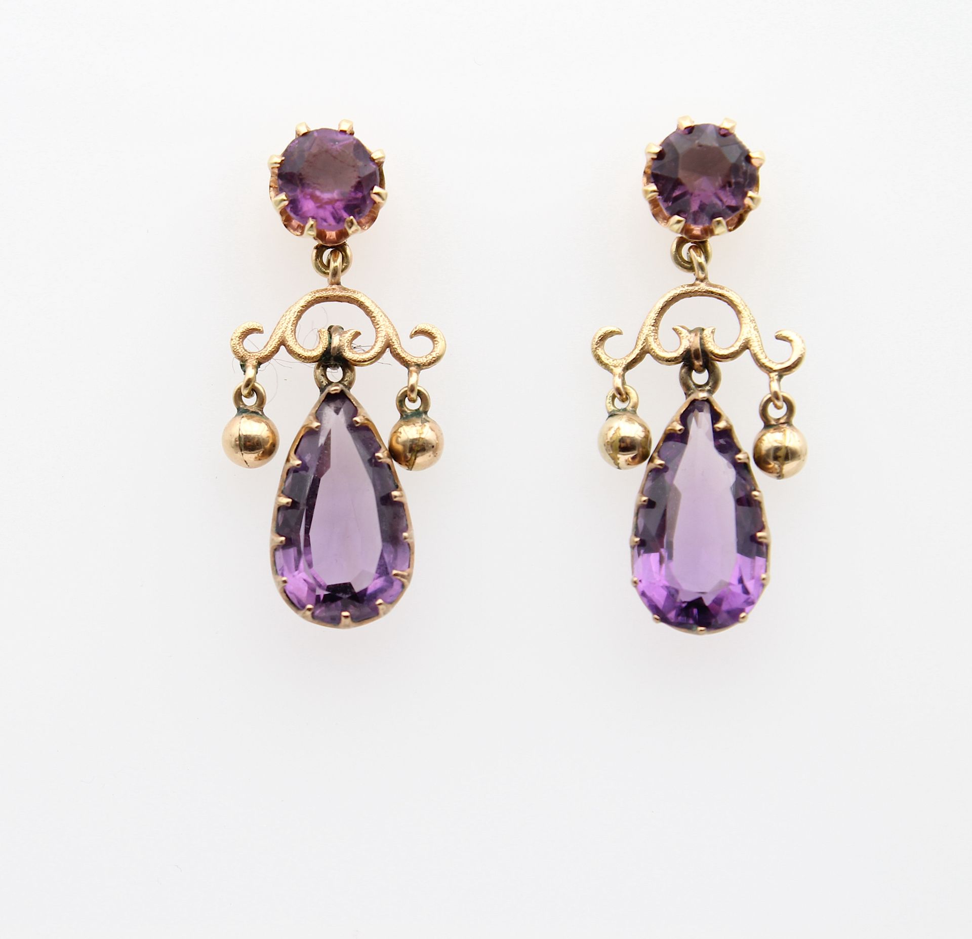 Charming earrings with amethysts and glass