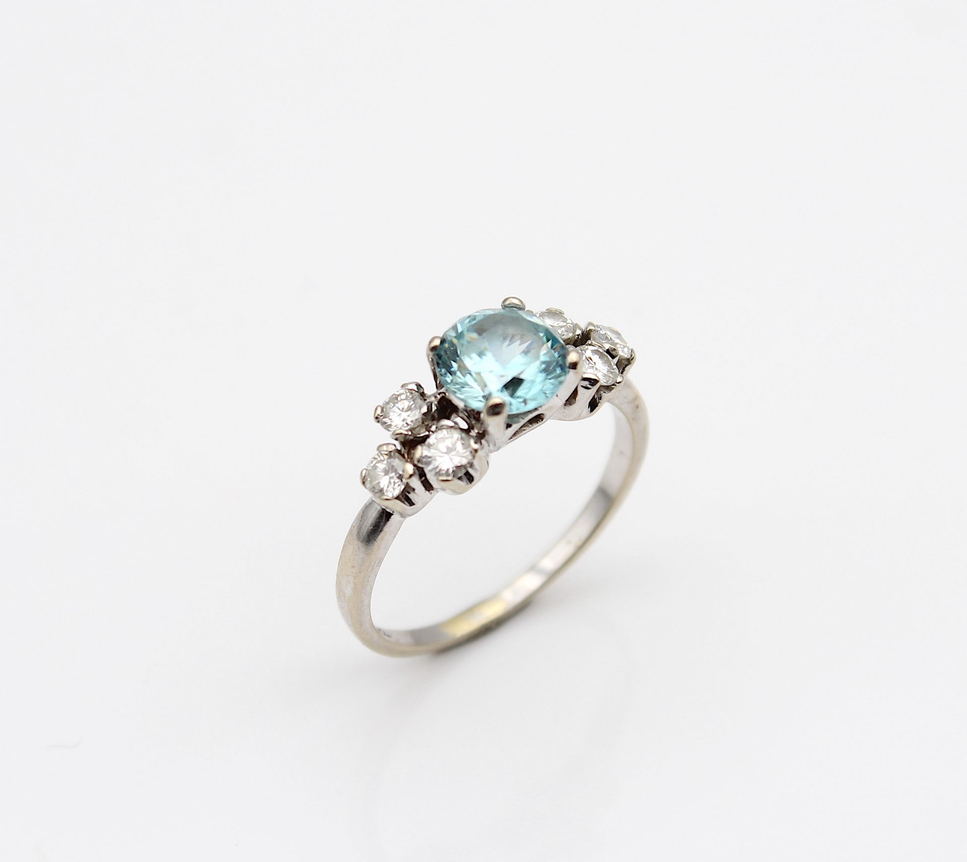 Bezaubernder Ring mit einem blauen Zirkon und Brillanten - Bild 2 aus 5