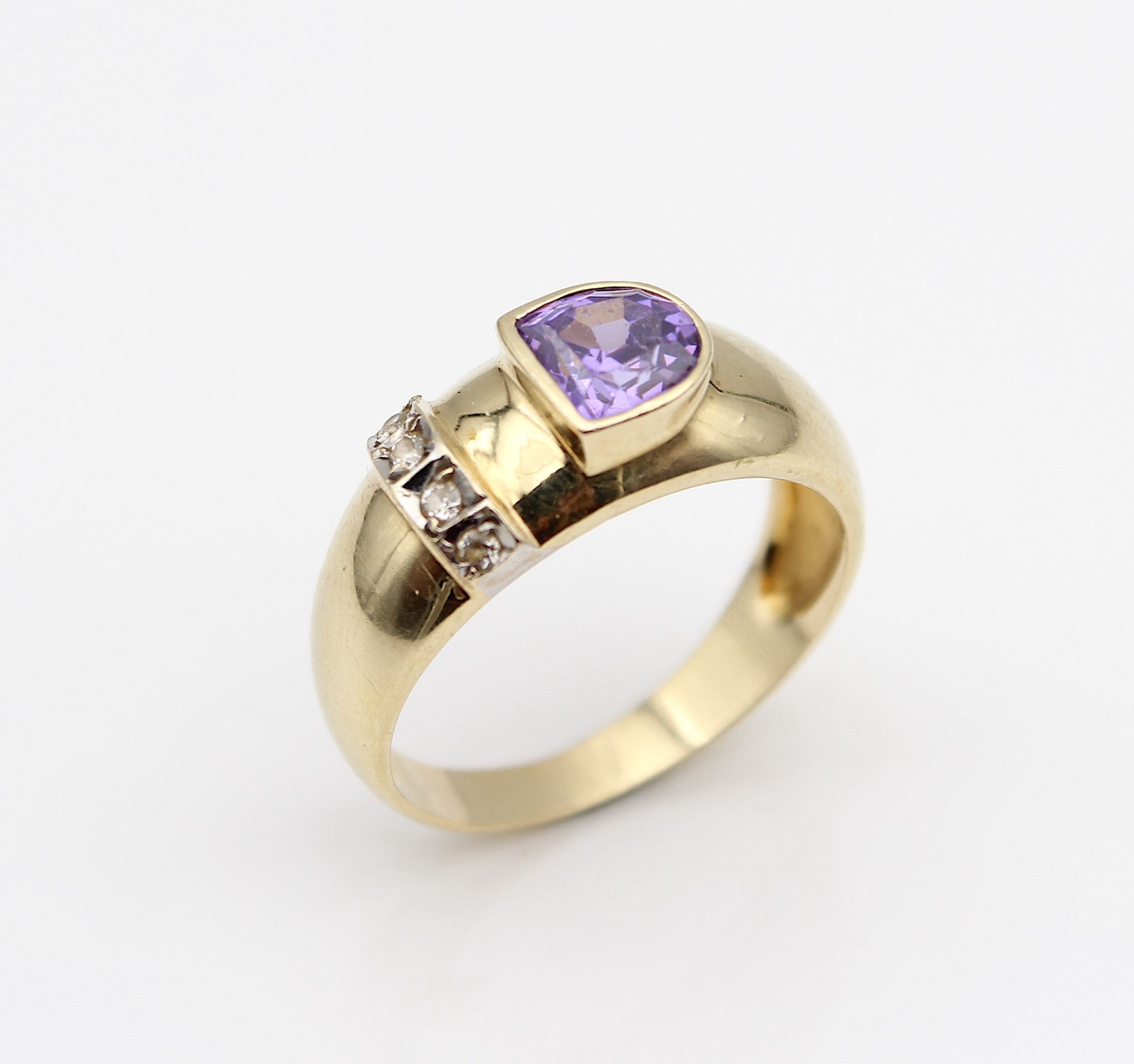 Decorative ring with colored cubic zirconia
