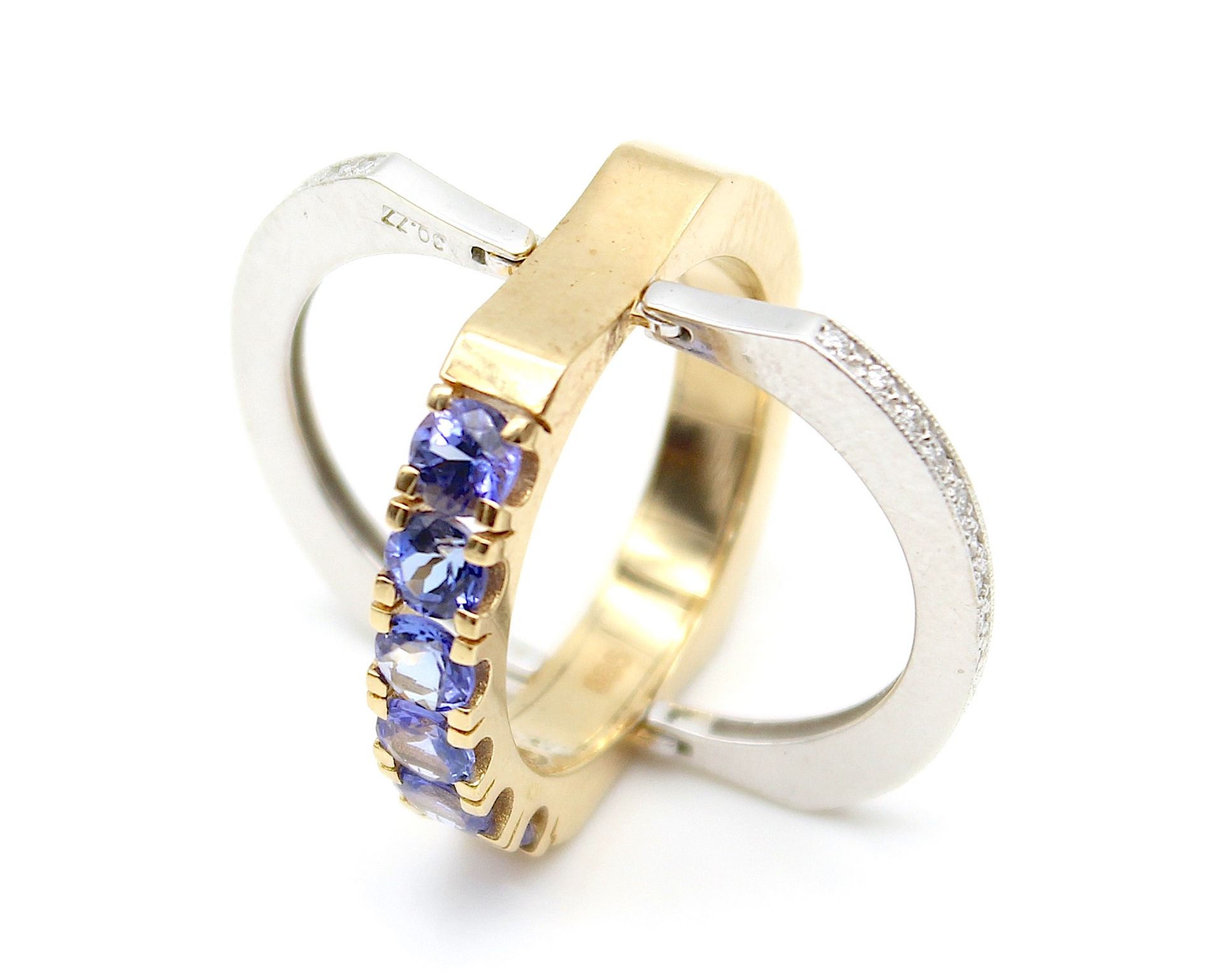 Transformation ring with tanzanites and brilliantsxt