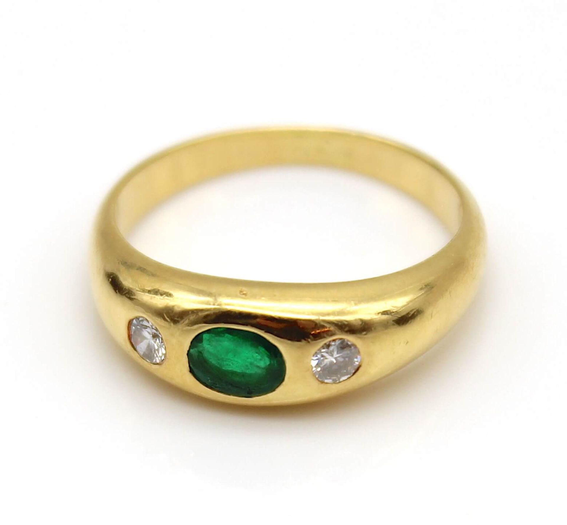 Ring mit einem Smaragd und 2 Brillanten in 750 Gold - Bild 3 aus 3