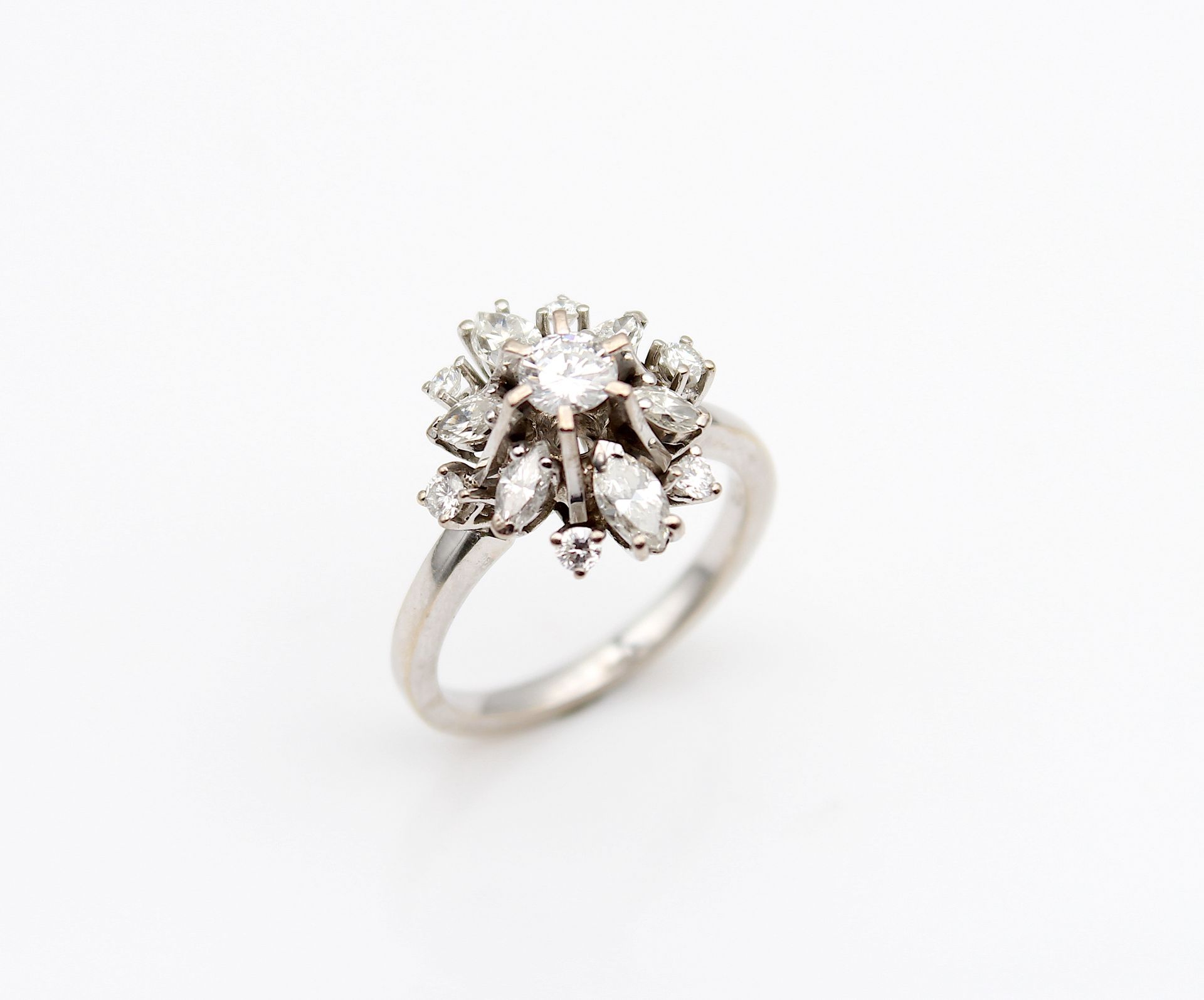 Vintage ring with diamonds and brilliants